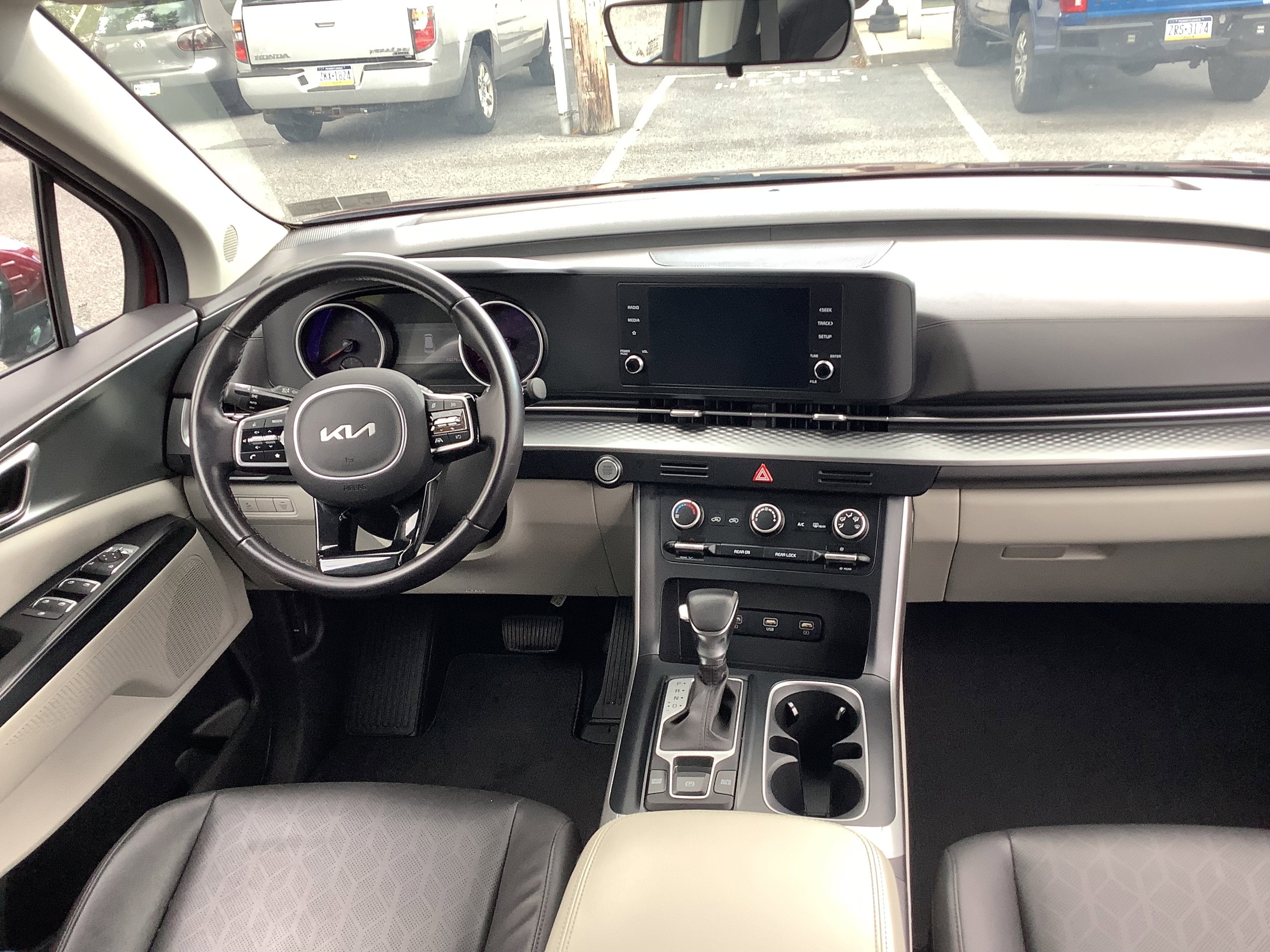 2023 Kia Carnival LX