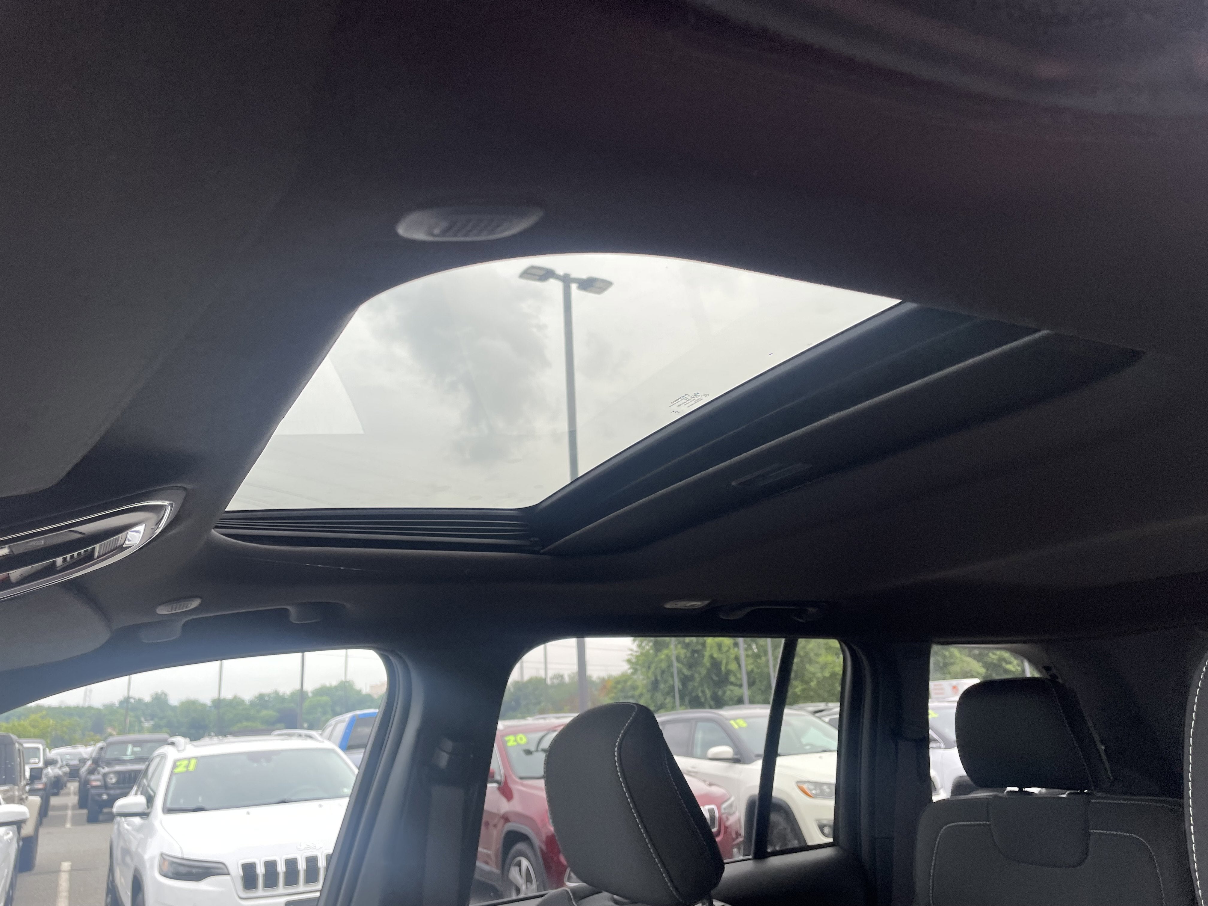 2025 Jeep Grand Cherokee GRAND CHEROKEE LAREDO X 4X4