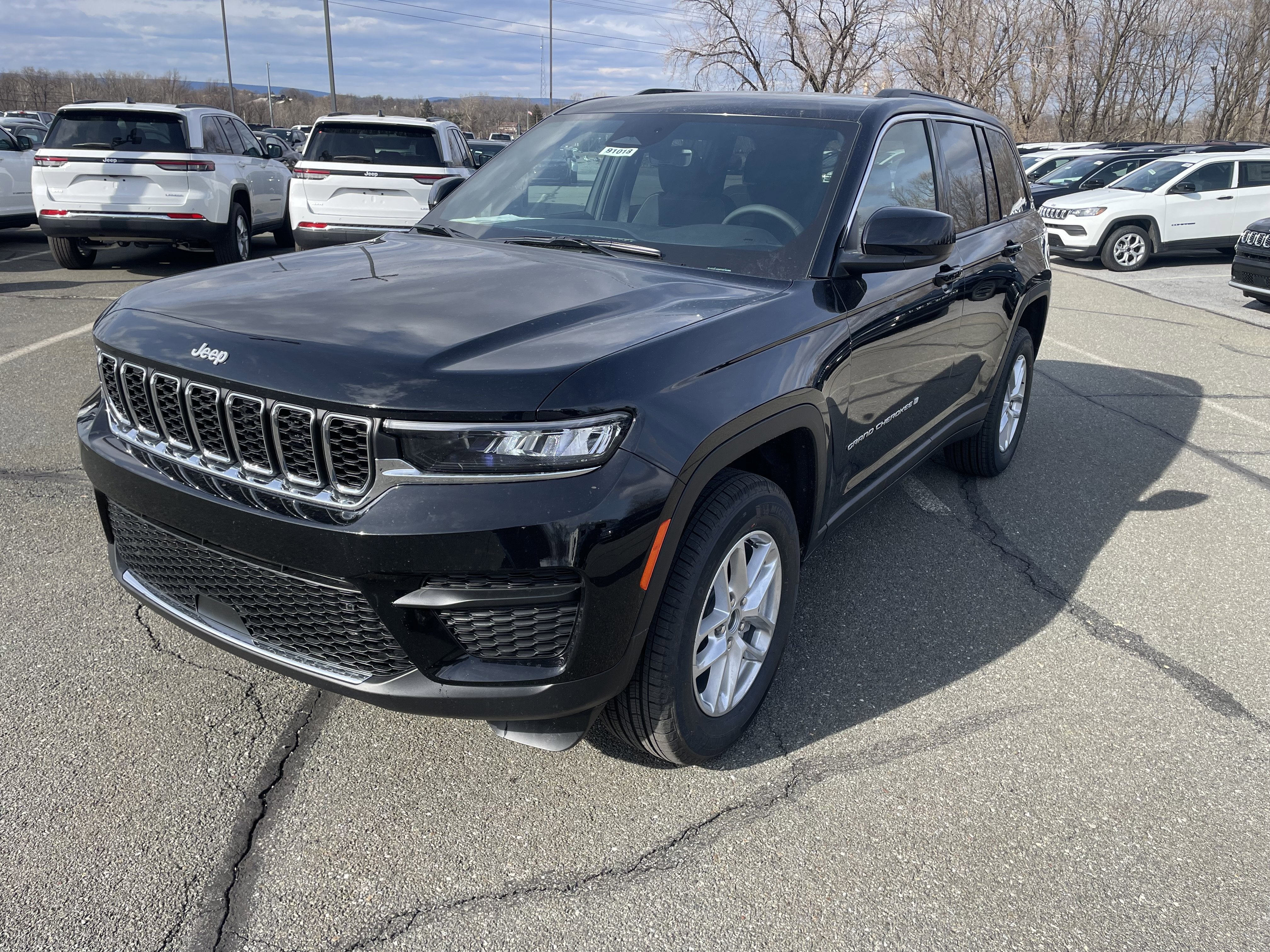 2025 Jeep Grand Cherokee GRAND CHEROKEE LAREDO X 4X4