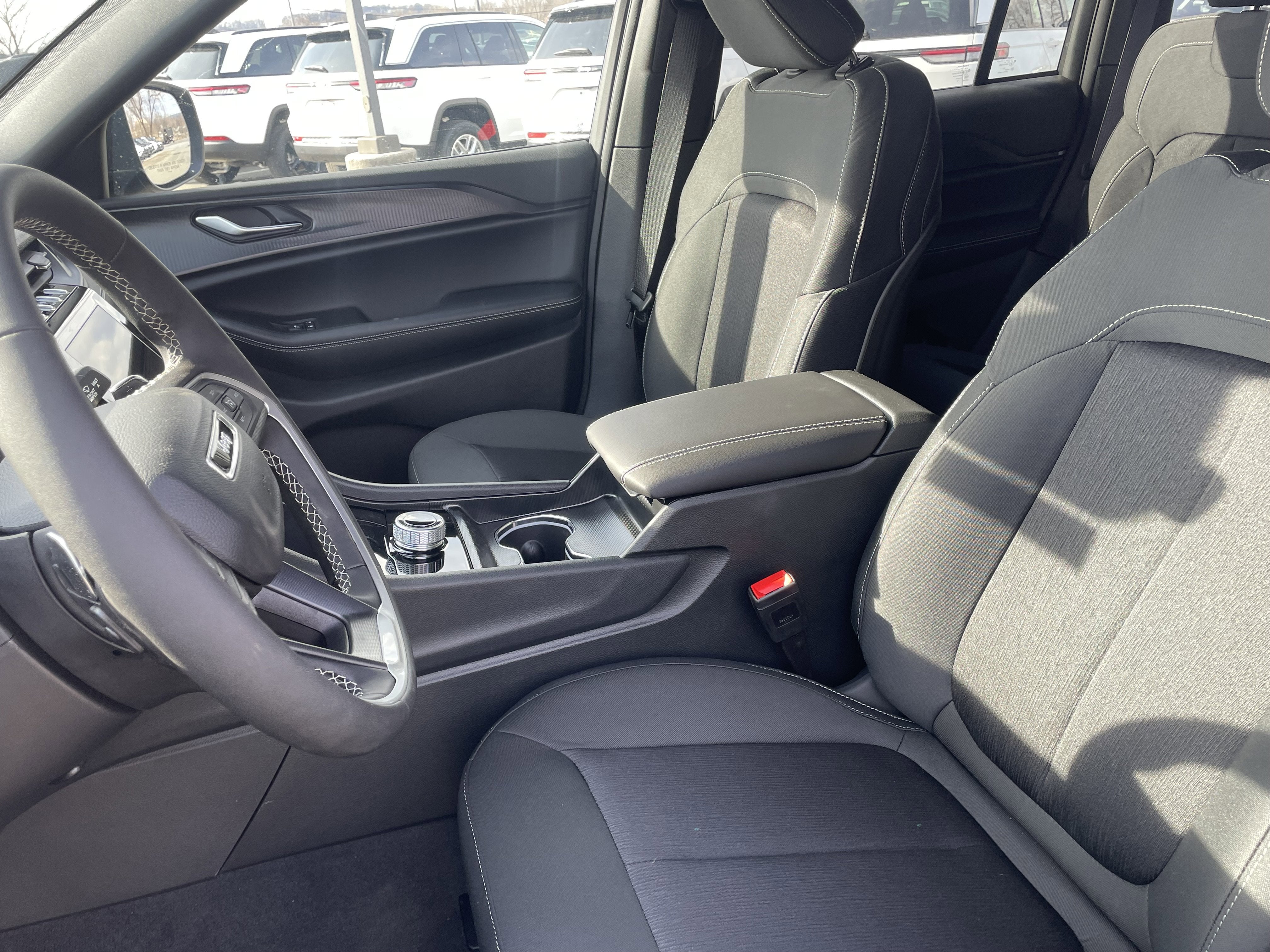 2025 Jeep Grand Cherokee GRAND CHEROKEE LAREDO X 4X4