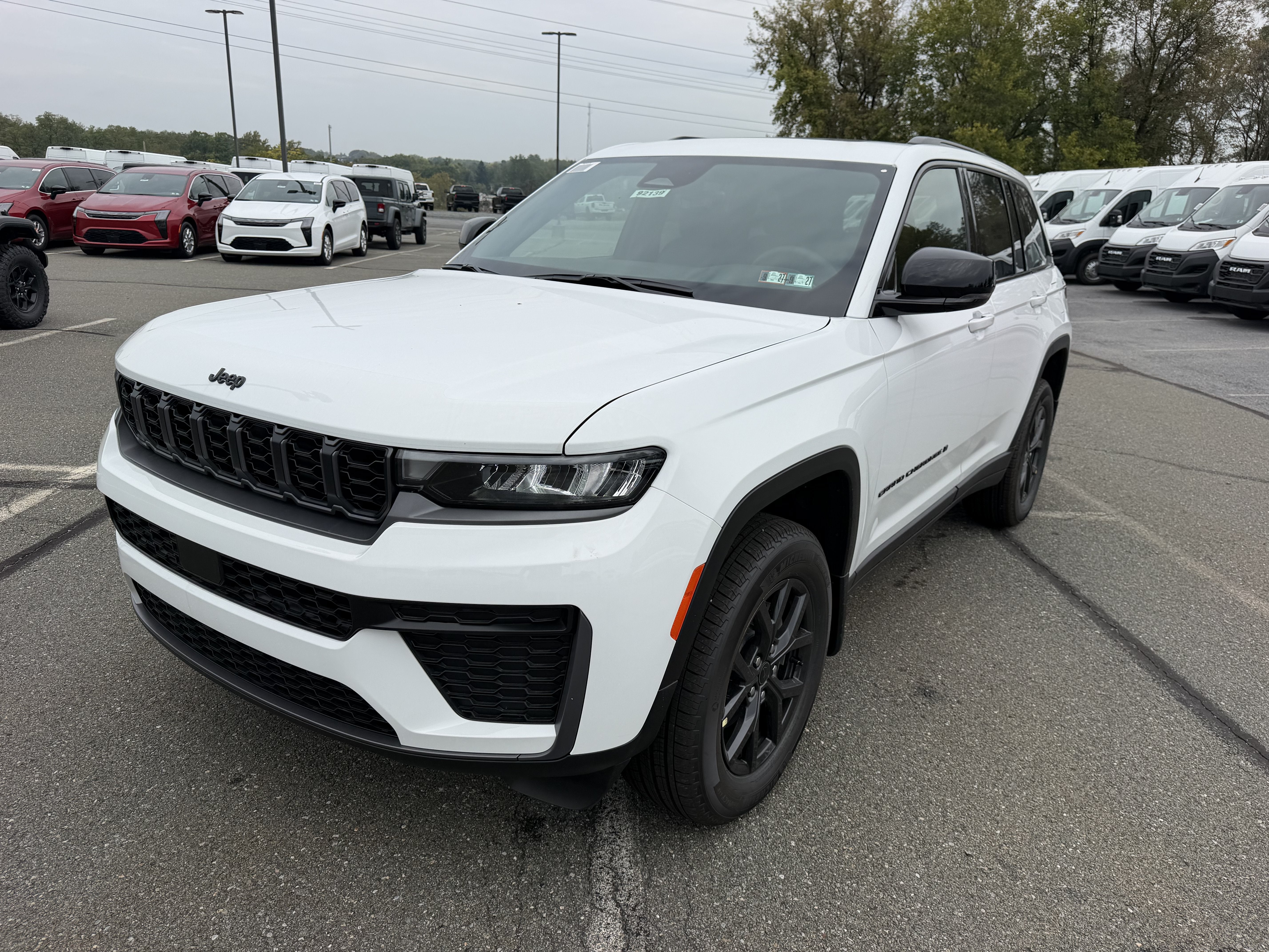 2027 Jeep Grand Cherokee GRAND CHEROKEE LAREDO ALTITUDE 4X4