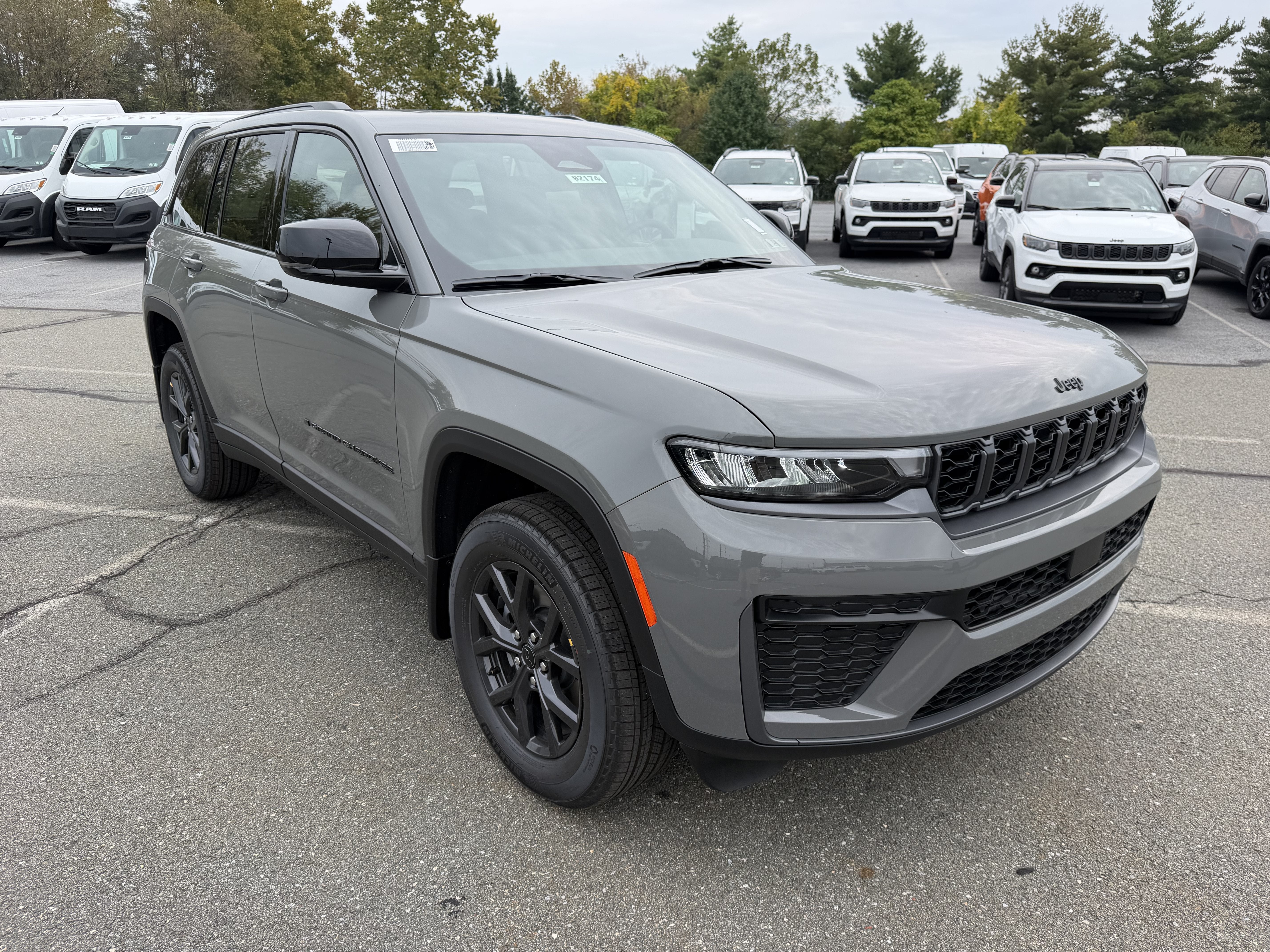 2027 Jeep Grand Cherokee GRAND CHEROKEE LAREDO ALTITUDE 4X4