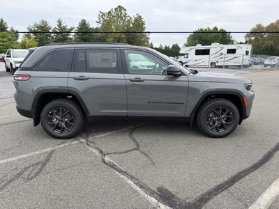 2027 Jeep Grand Cherokee GRAND CHEROKEE LAREDO ALTITUDE 4X4