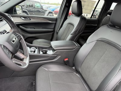2027 Jeep Grand Cherokee GRAND CHEROKEE LAREDO ALTITUDE 4X4