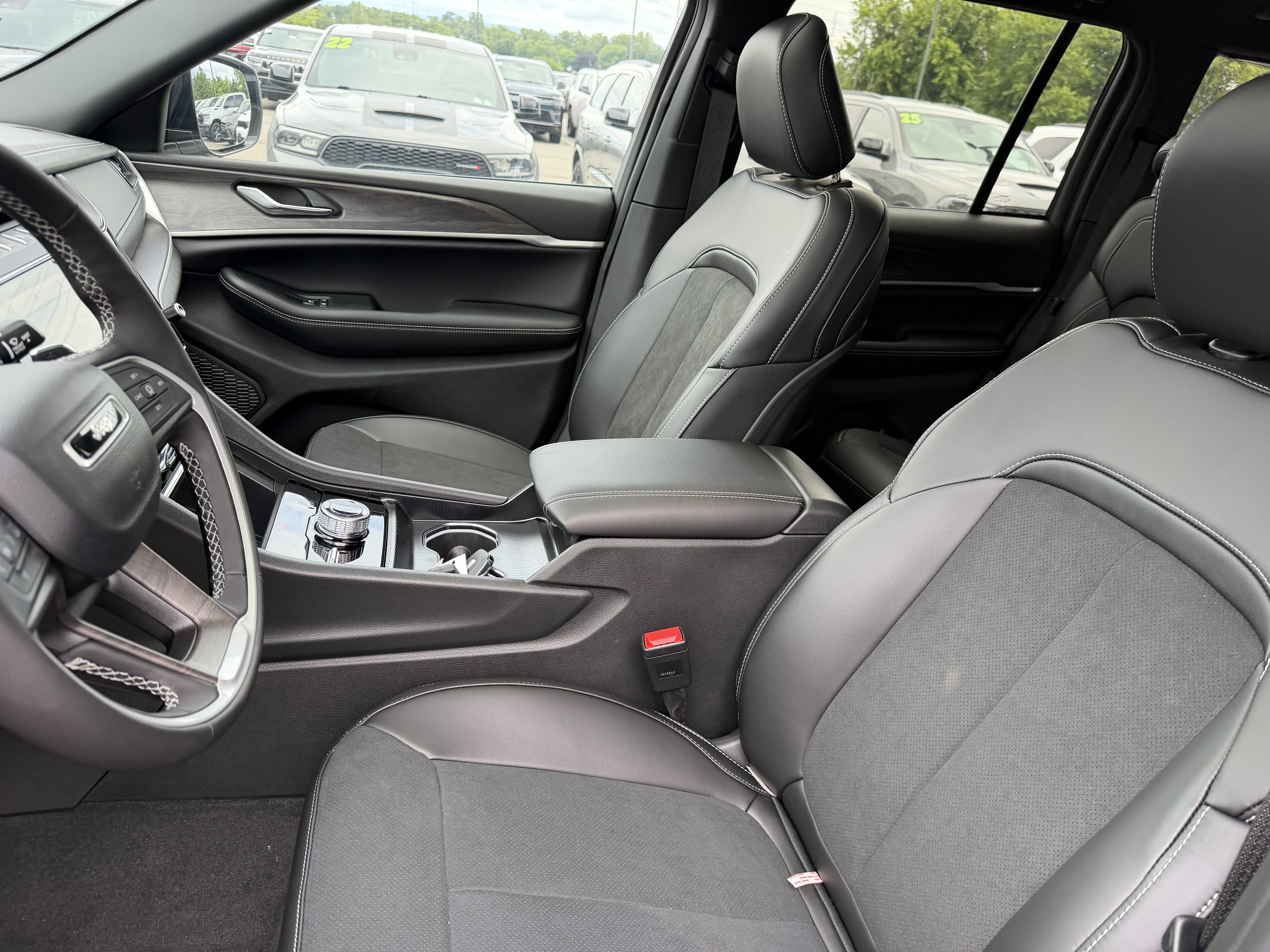2026 Jeep Grand Cherokee GRAND CHEROKEE LAREDO ALTITUDE 4X4