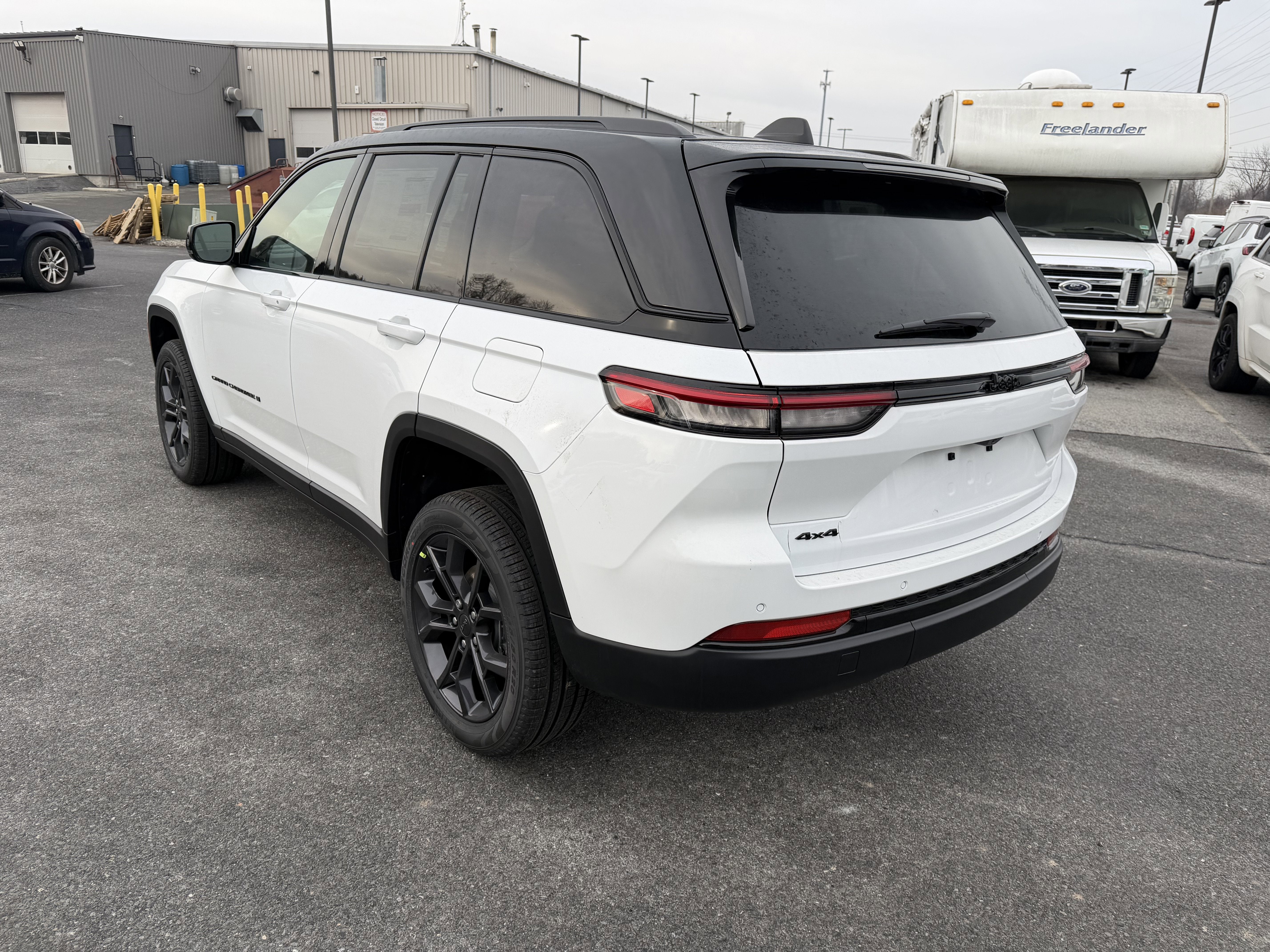 2025 Jeep Grand Cherokee GRAND CHEROKEE LIMITED 4X4