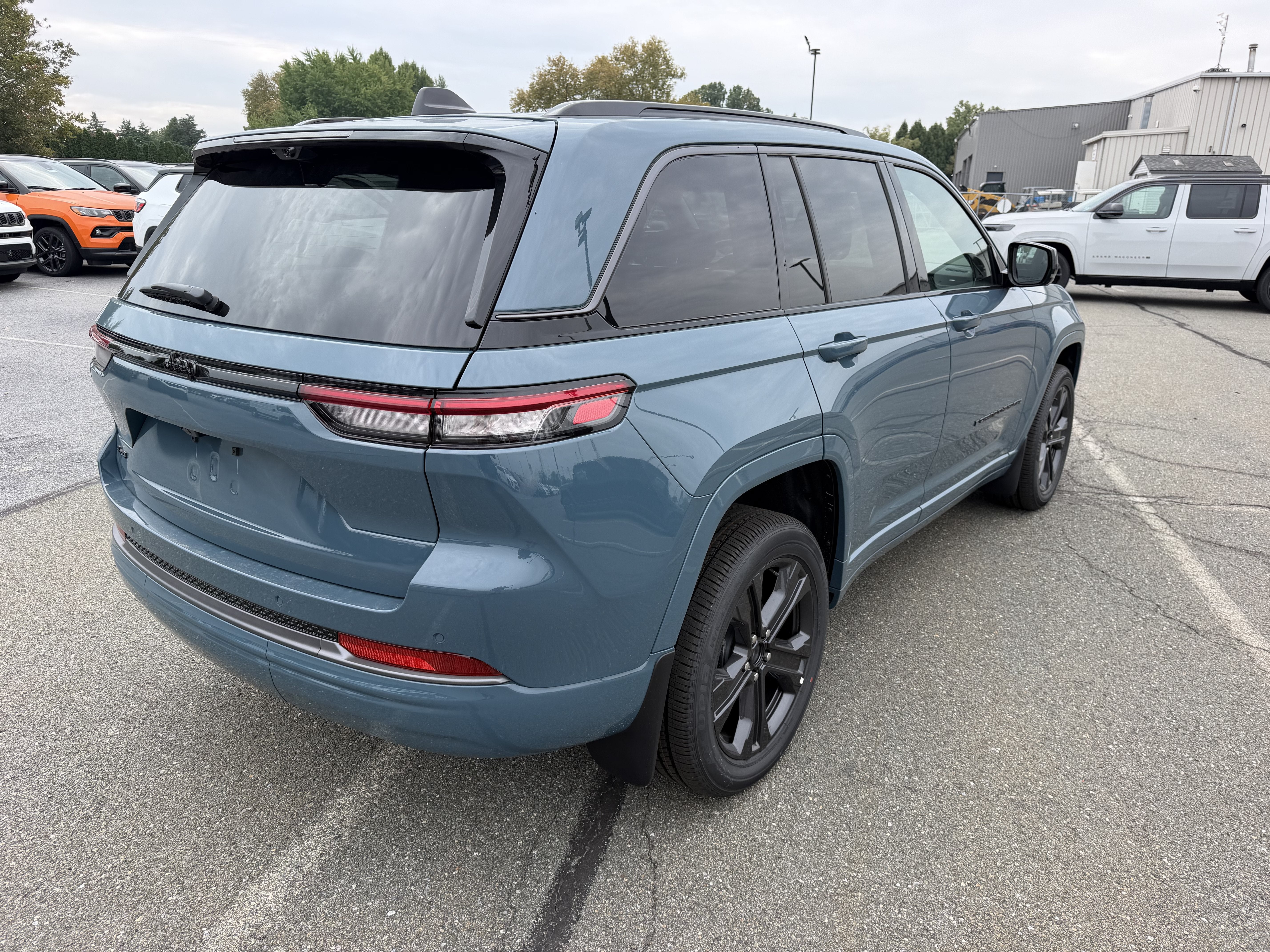 2027 Jeep Grand Cherokee GRAND CHEROKEE LIMITED RESERVE 4X4