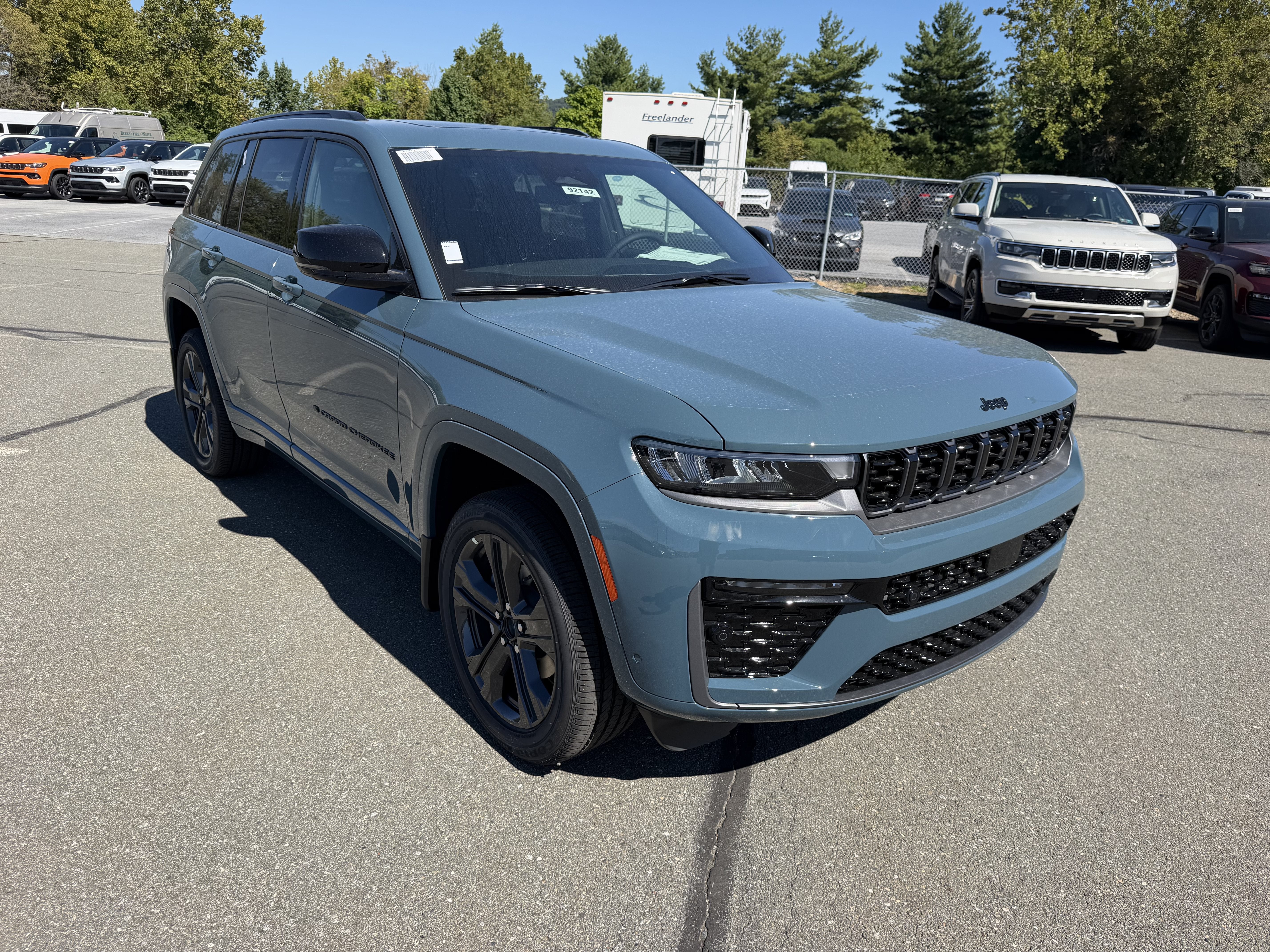 2027 Jeep Grand Cherokee GRAND CHEROKEE LIMITED RESERVE 4X4