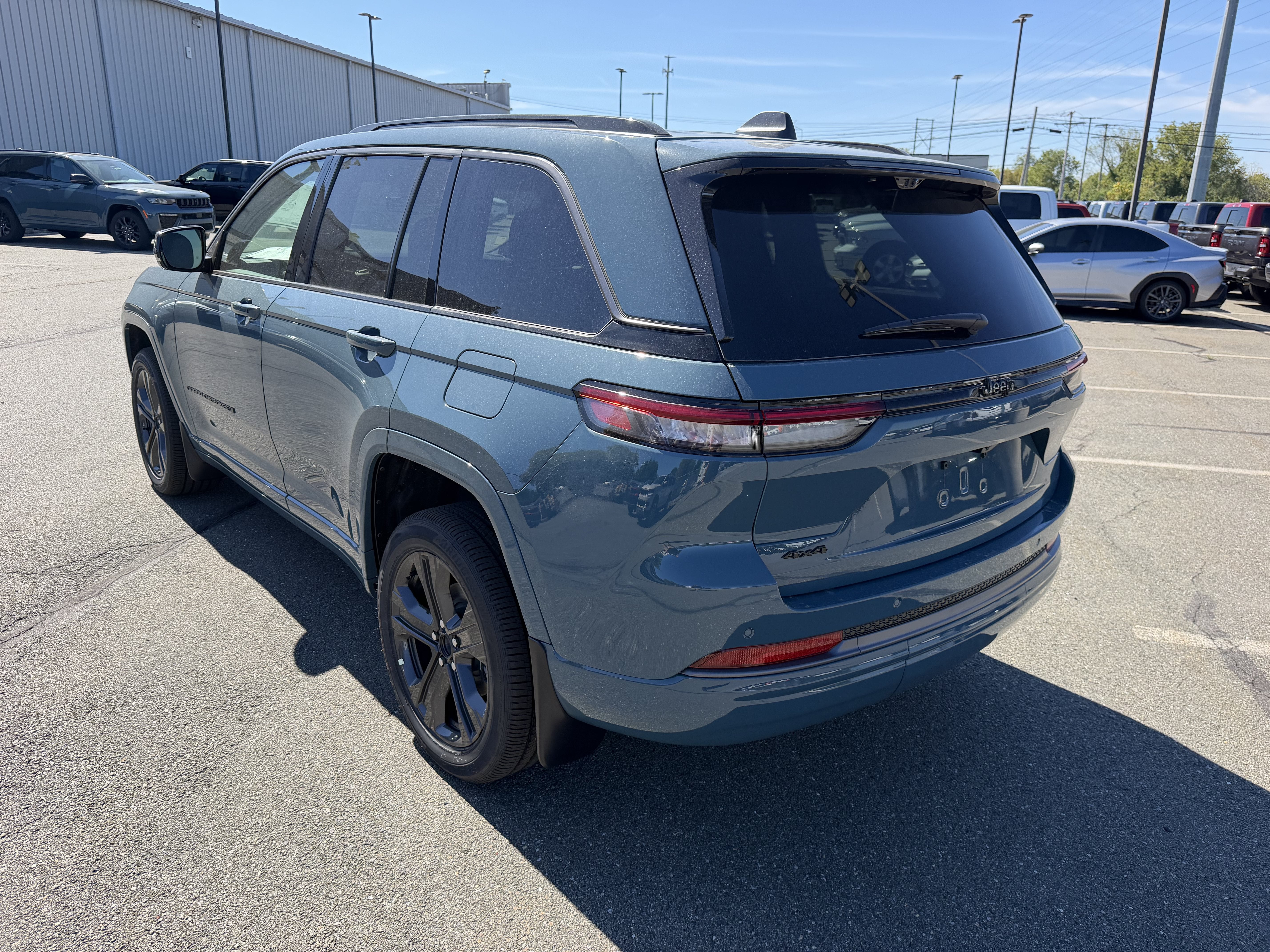2027 Jeep Grand Cherokee GRAND CHEROKEE LIMITED RESERVE 4X4