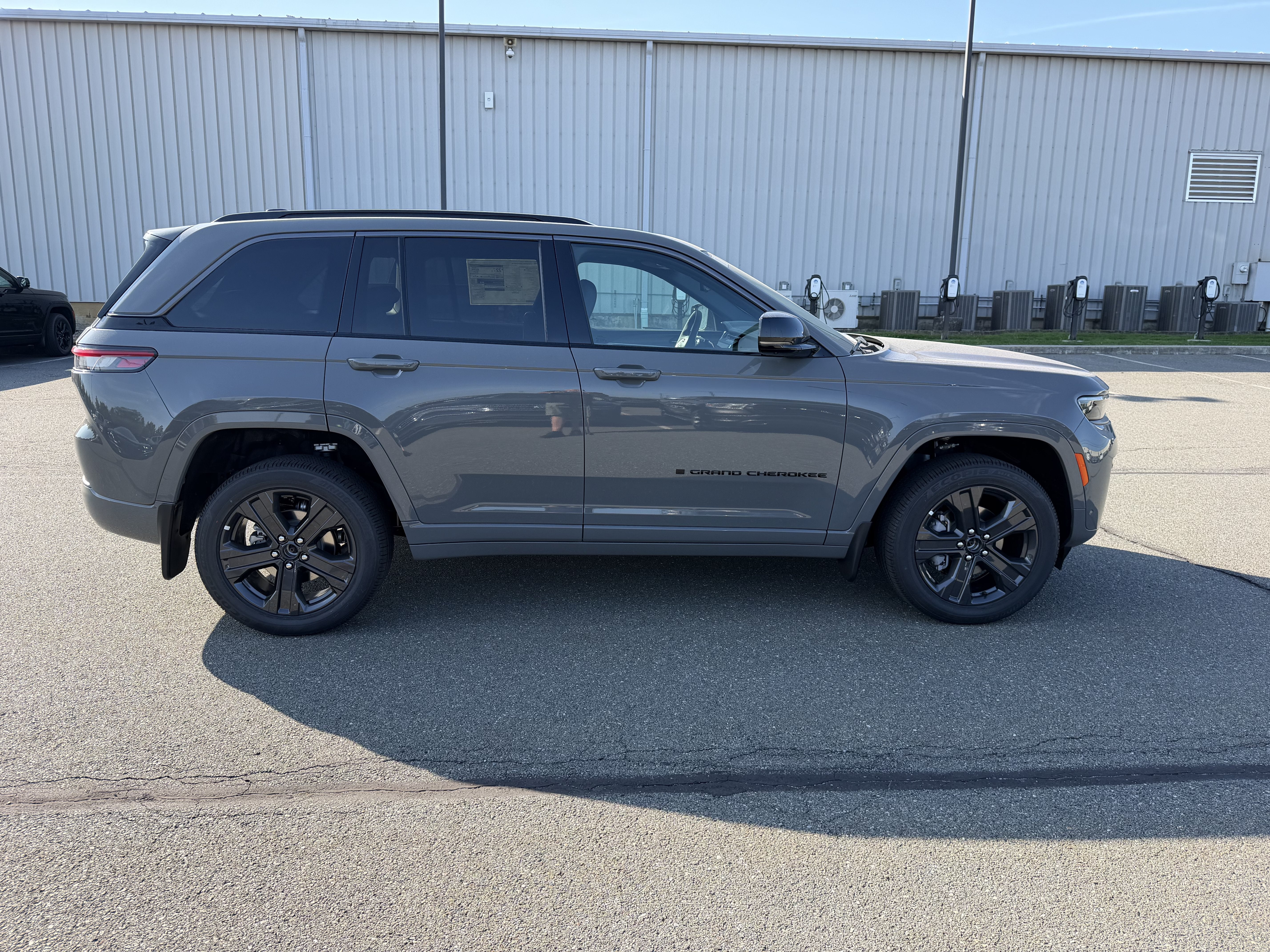 2027 Jeep Grand Cherokee GRAND CHEROKEE LIMITED RESERVE 4X4