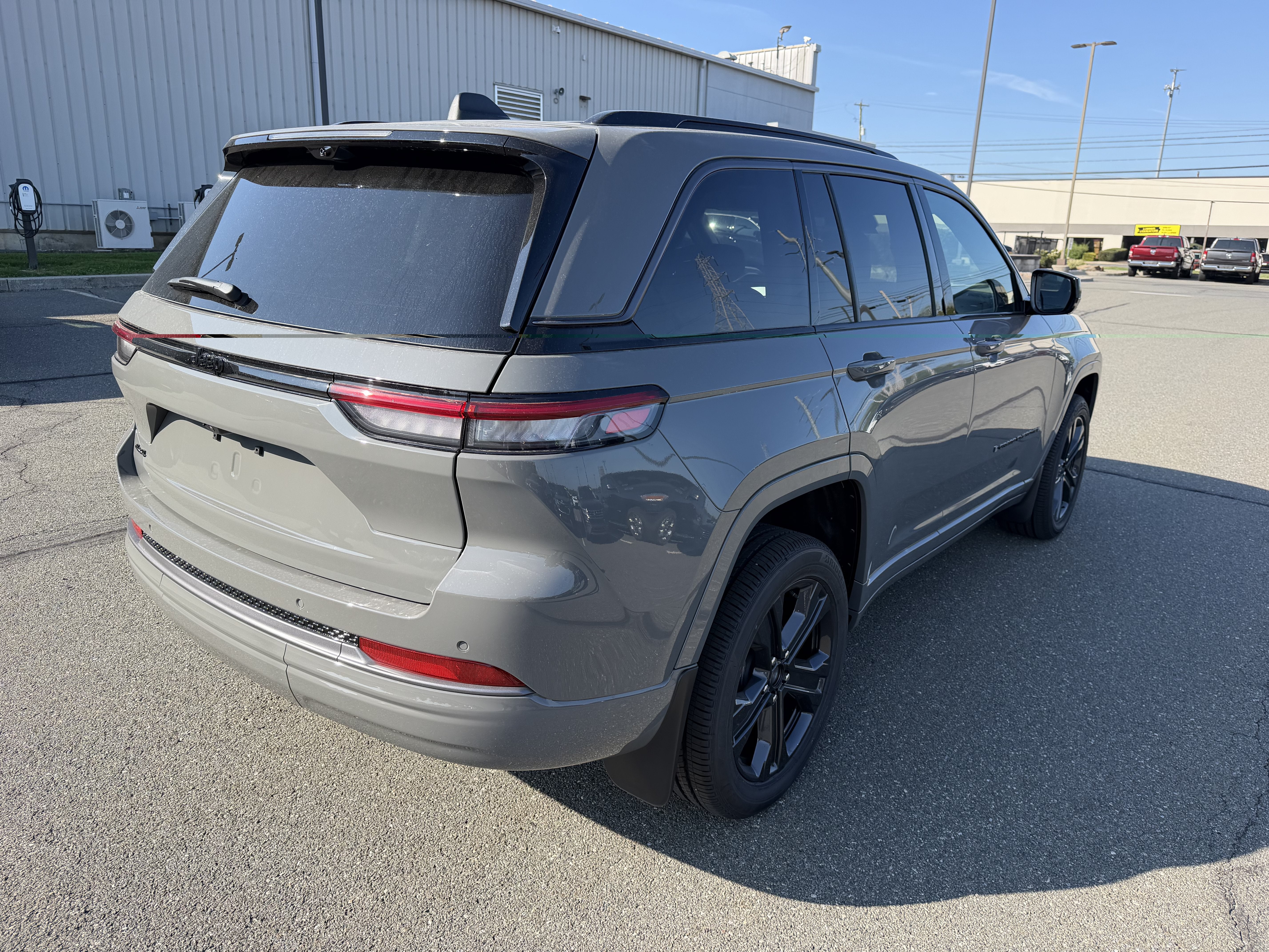 2027 Jeep Grand Cherokee GRAND CHEROKEE LIMITED RESERVE 4X4