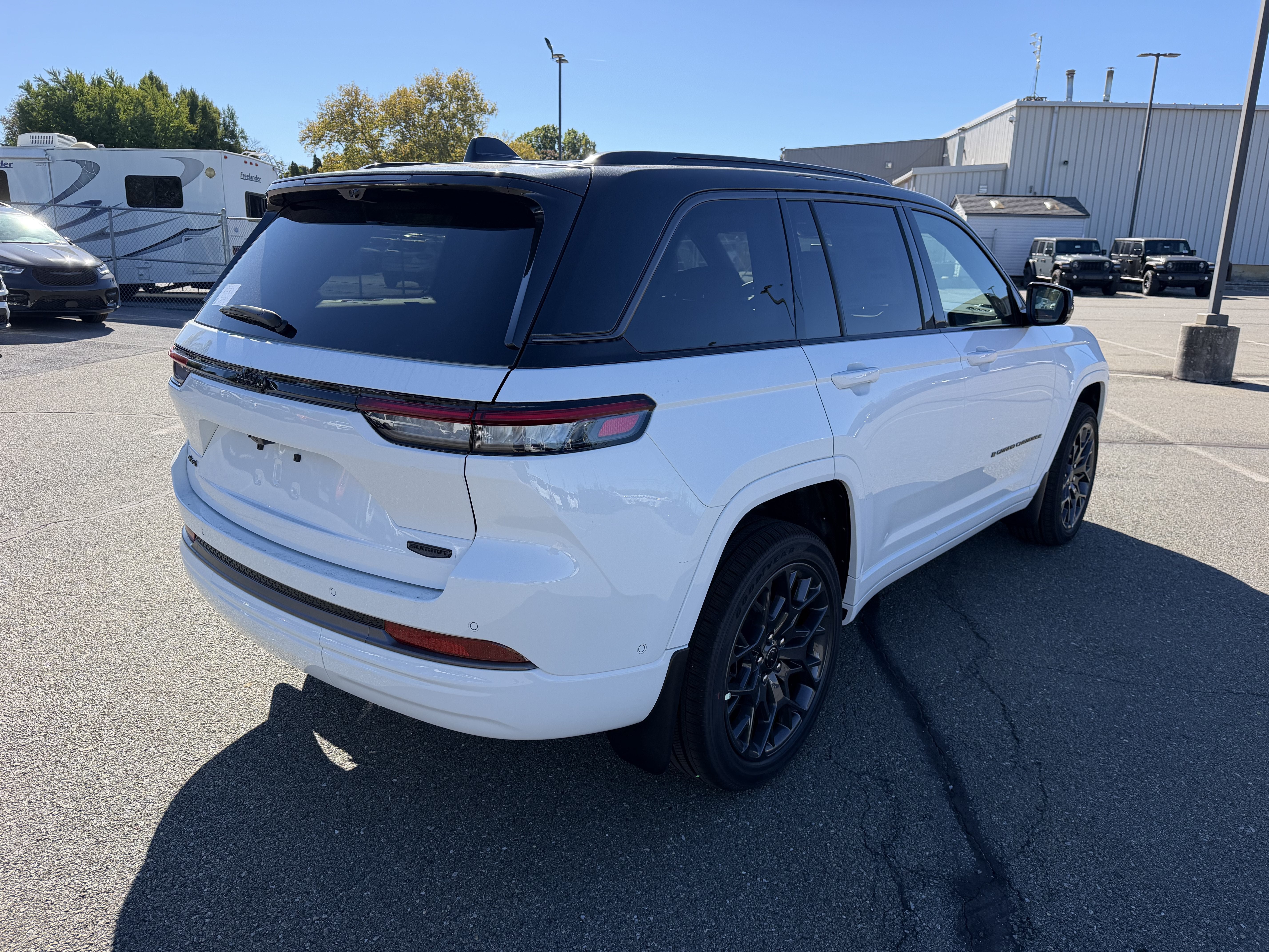 2027 Jeep Grand Cherokee GRAND CHEROKEE SUMMIT 4X4