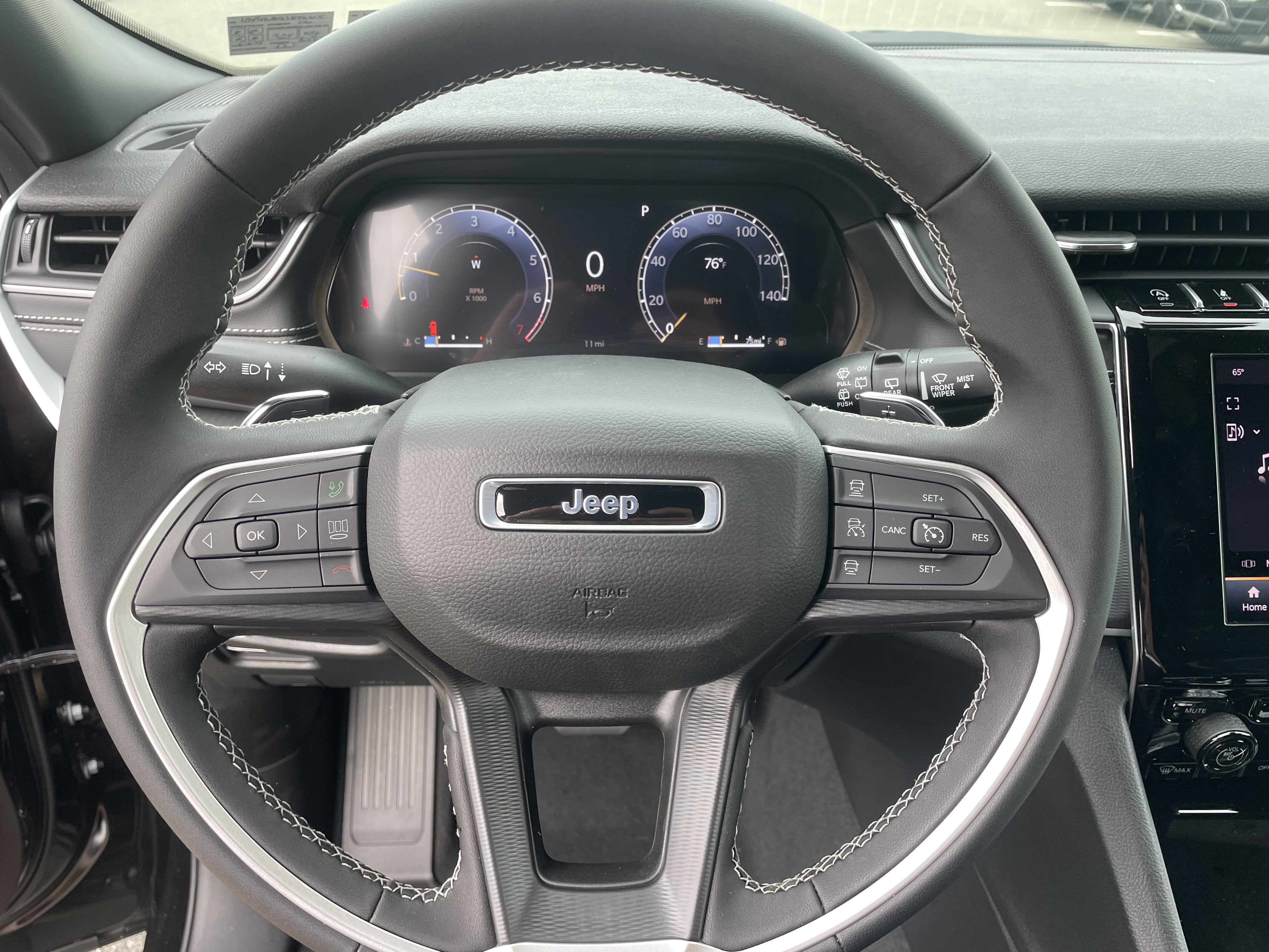 2025 Jeep Grand Cherokee GRAND CHEROKEE L LAREDO X 4X4