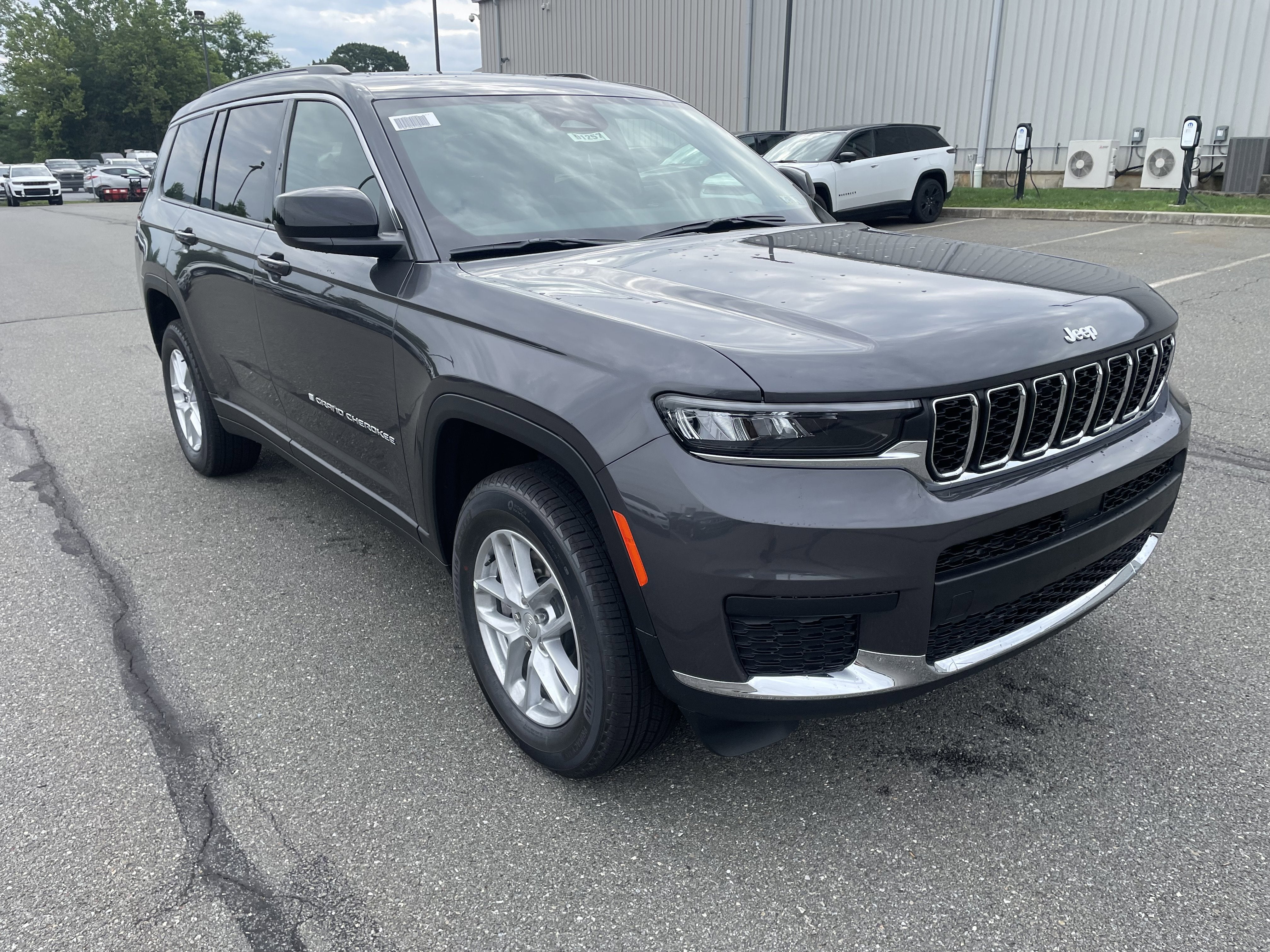 2025 Jeep Grand Cherokee GRAND CHEROKEE L LAREDO X 4X4