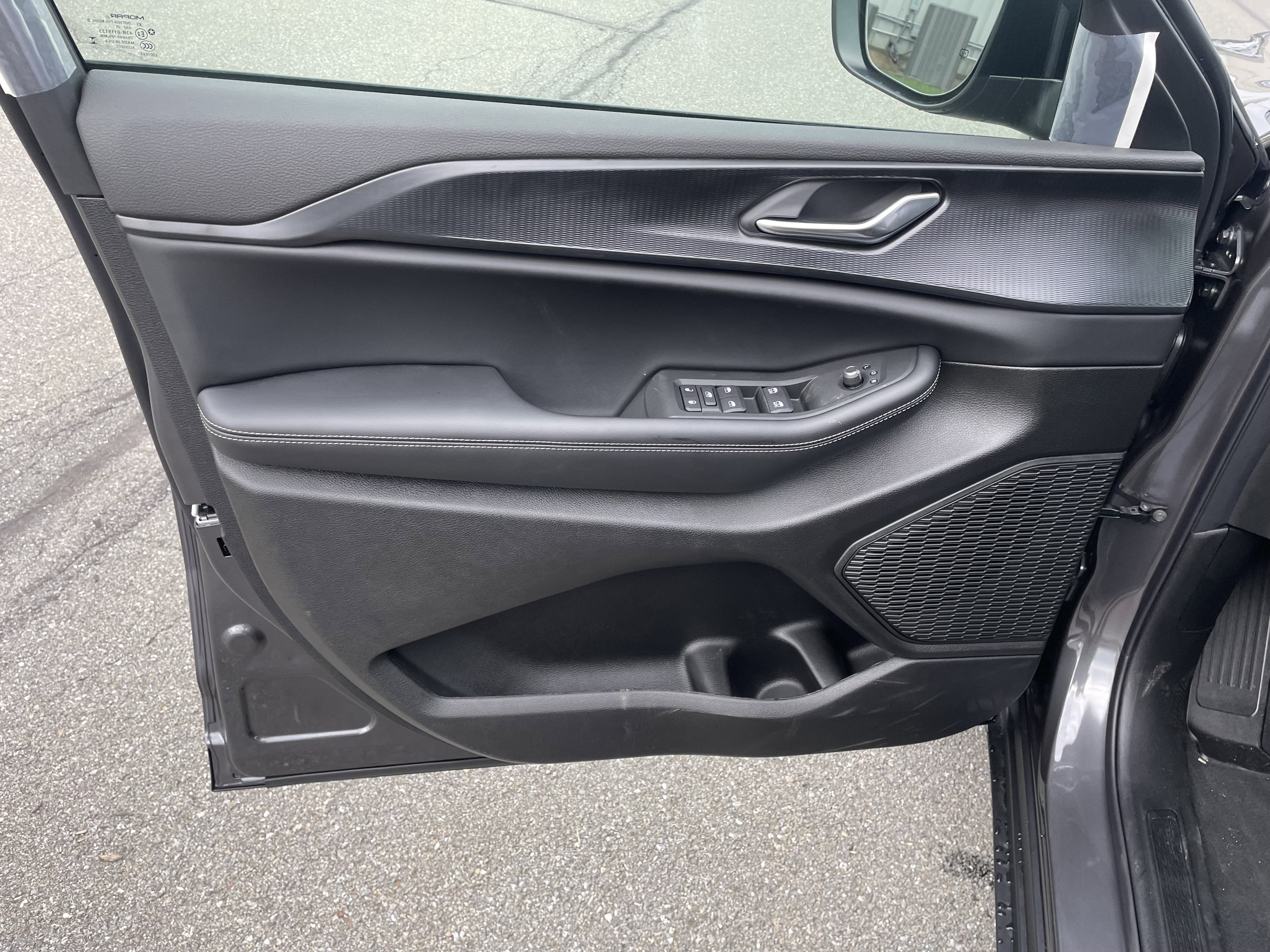 2025 Jeep Grand Cherokee GRAND CHEROKEE L LAREDO X 4X4