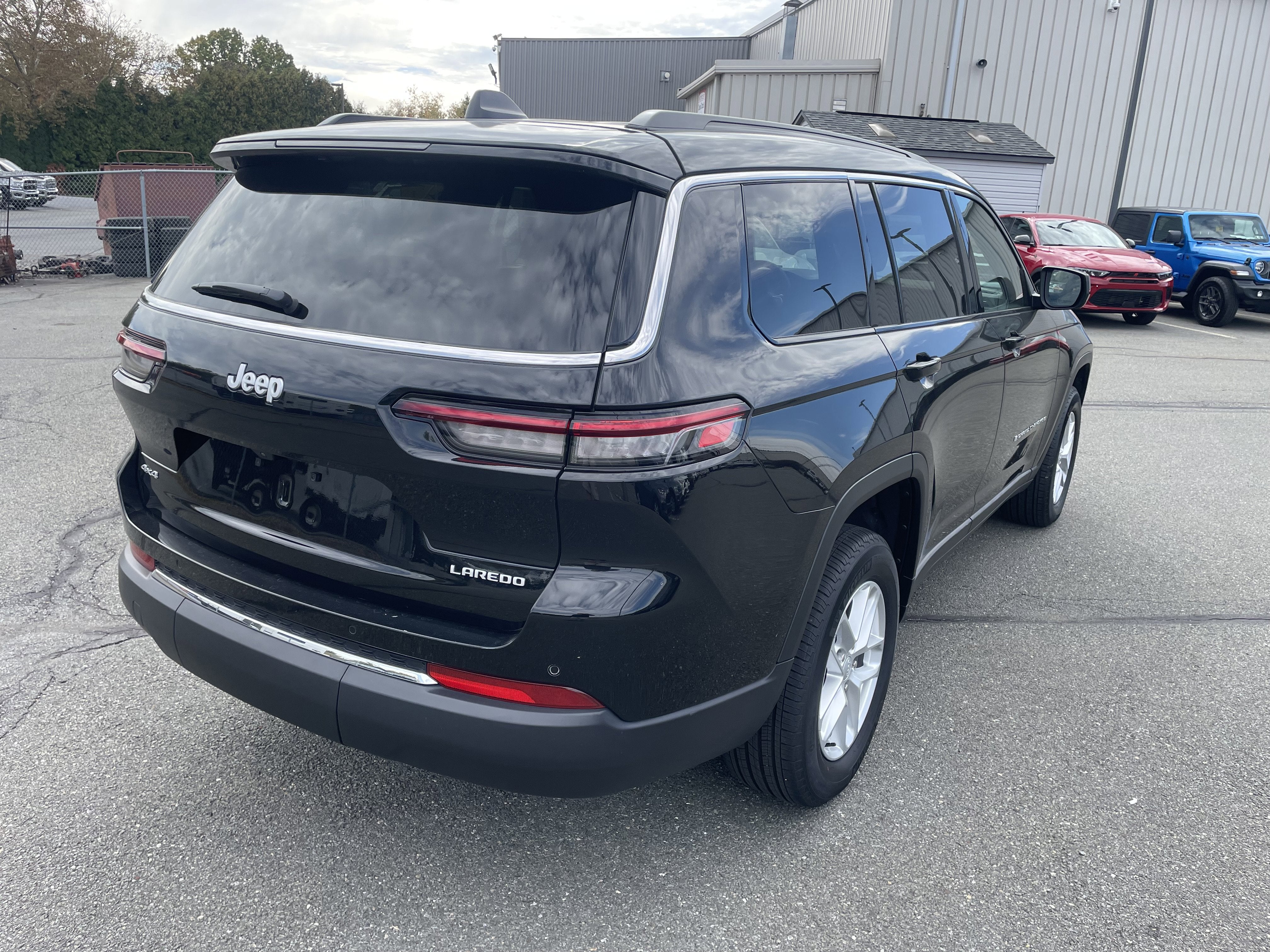 2024 Jeep Grand Cherokee L Laredo 4x4