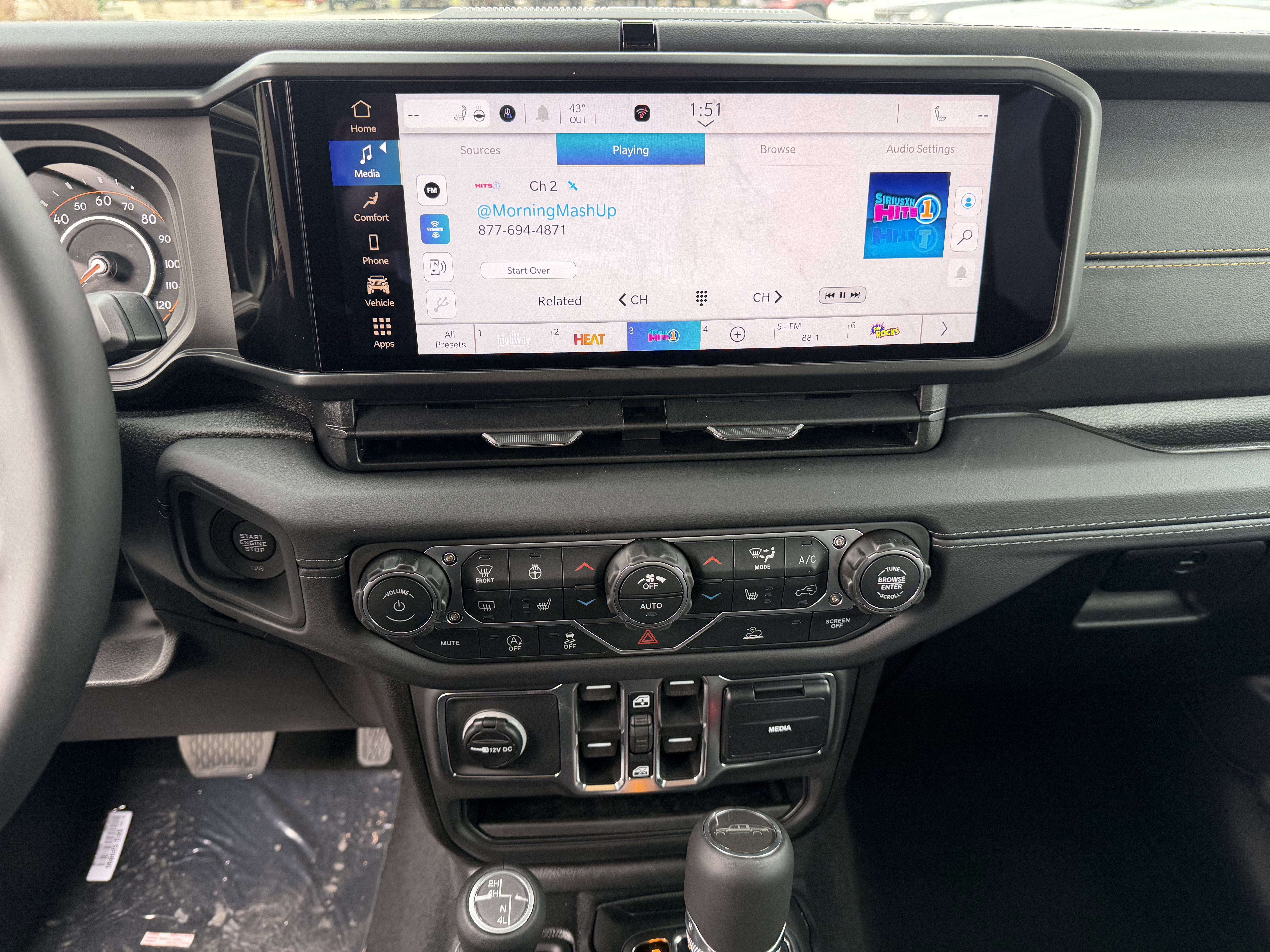 2026 Jeep Gladiator GLADIATOR SAHARA 4X4