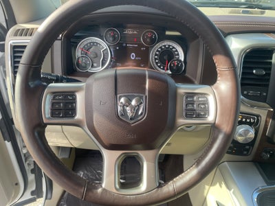 2017 RAM 1500 Laramie Crew Cab 4x4 5'7' Box