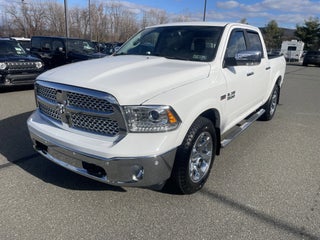 2017 RAM 1500 Laramie Crew Cab 4x4 5'7' Box