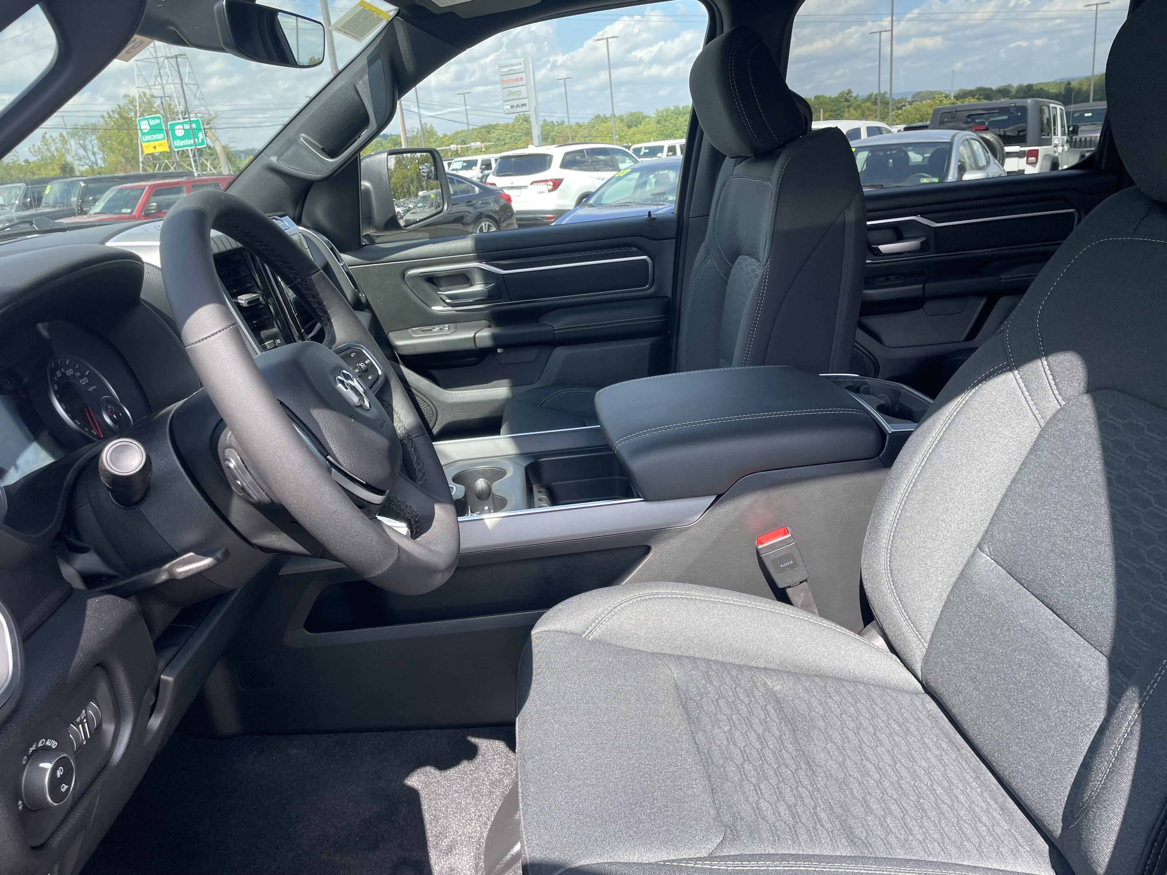 2025 RAM Ram 1500 RAM 1500 BIG HORN CREW CAB 4X4 5'7' BOX