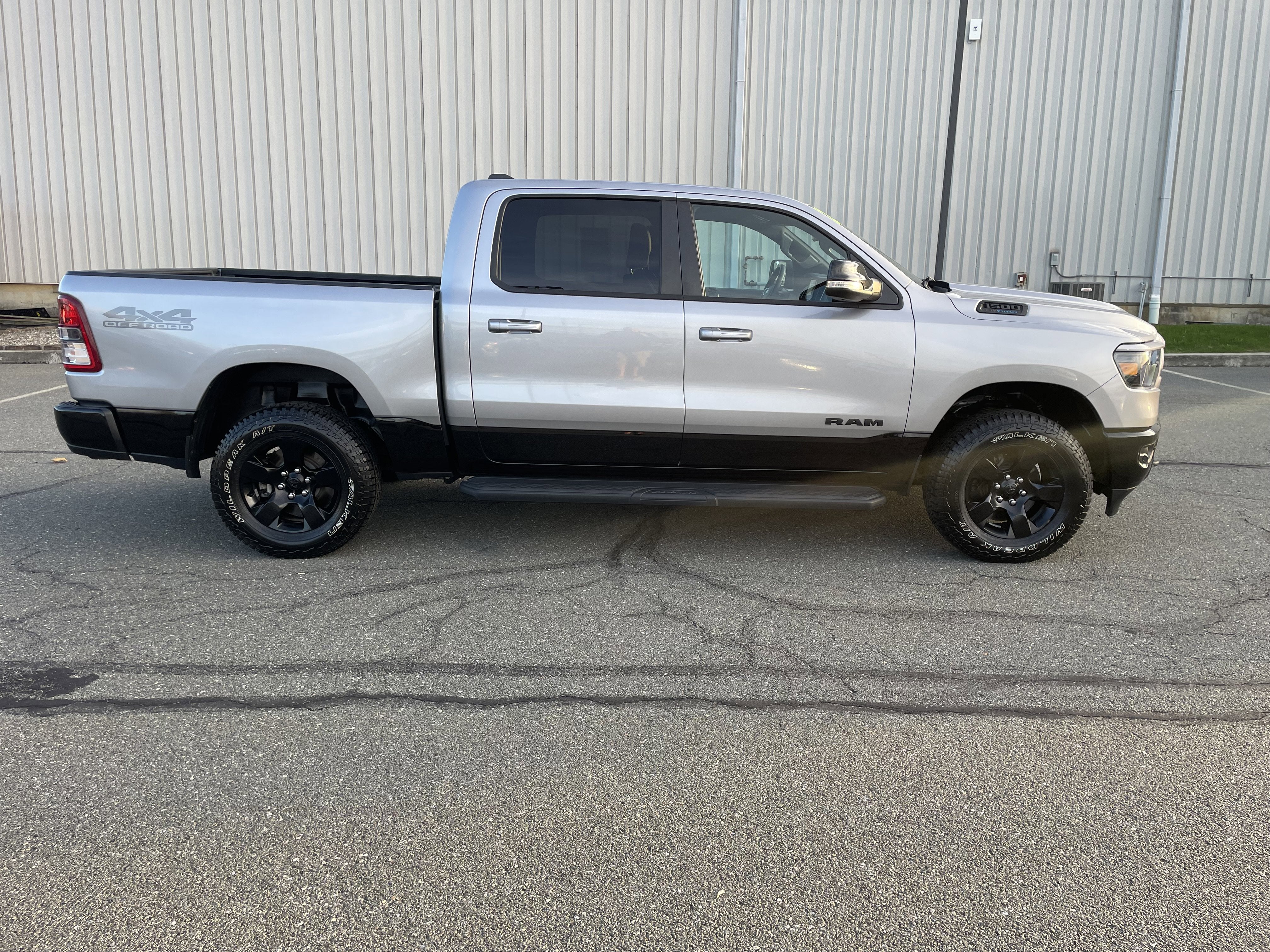 2022 RAM 1500 Big Horn Crew Cab 4x4 5'7' Box