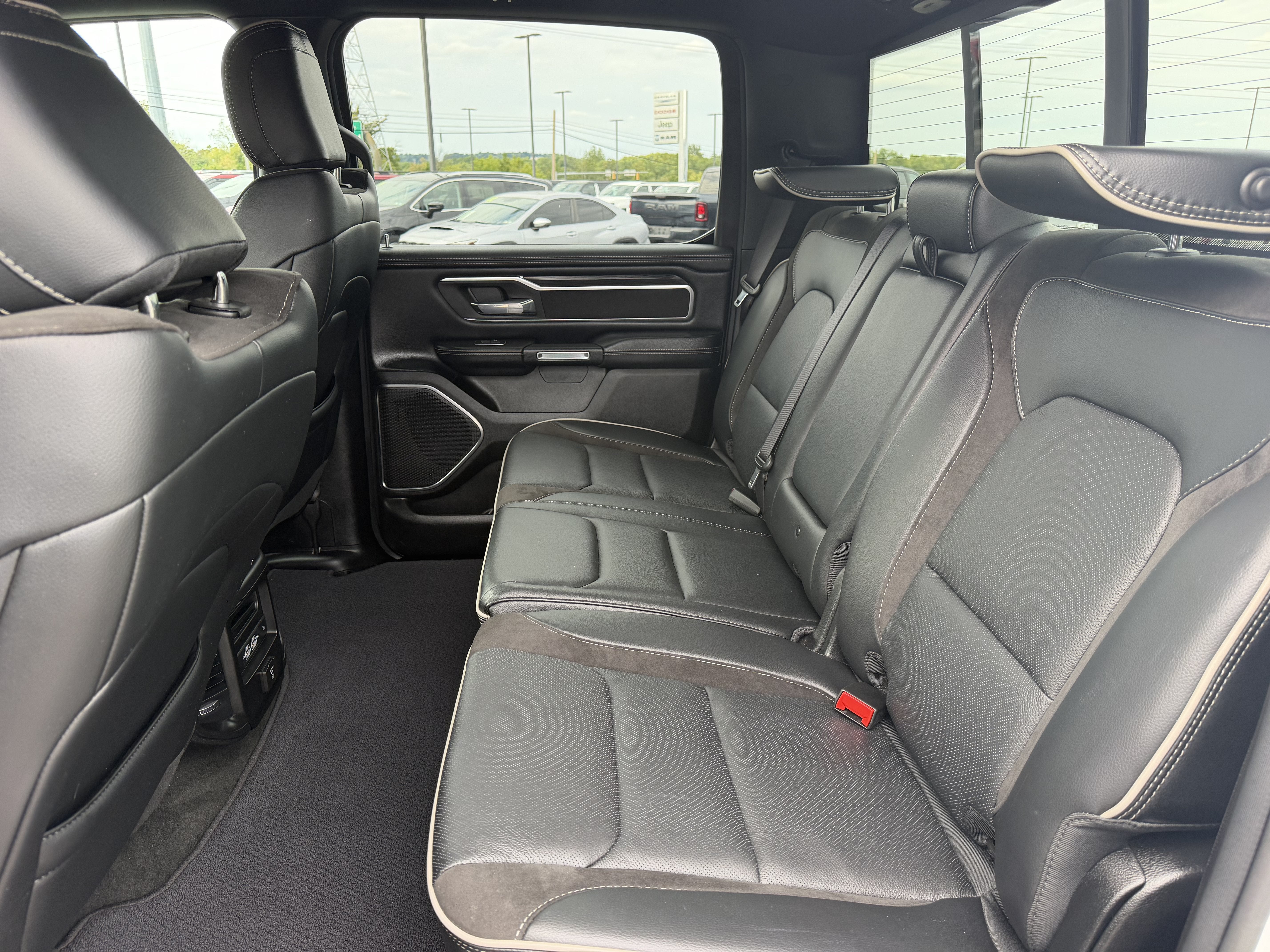 2024 RAM 1500 Laramie Crew Cab 4x4 5'7' Box