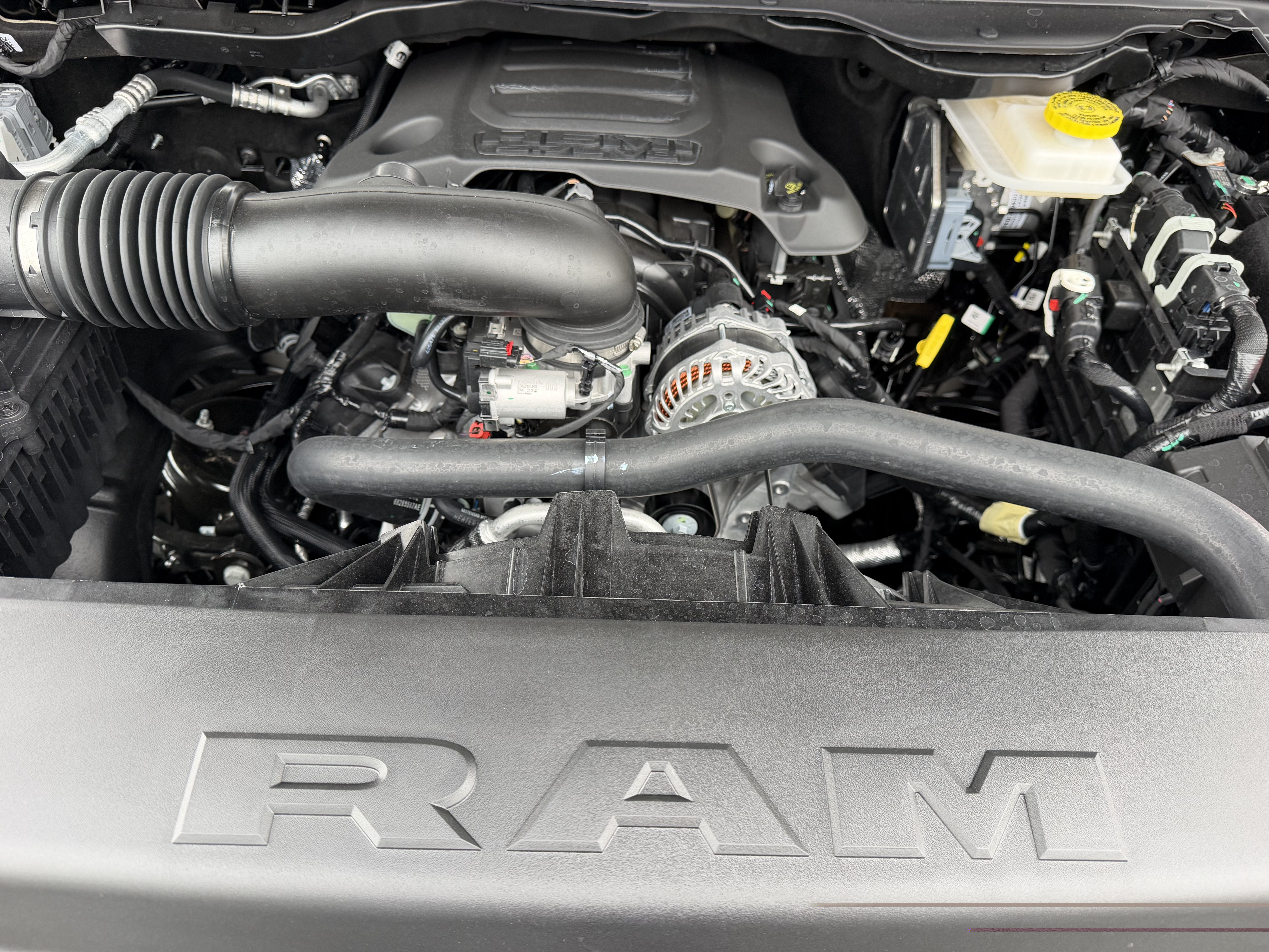 2027 RAM Ram 1500 RAM 1500 LARAMIE CREW CAB 4X4 5'7' BOX