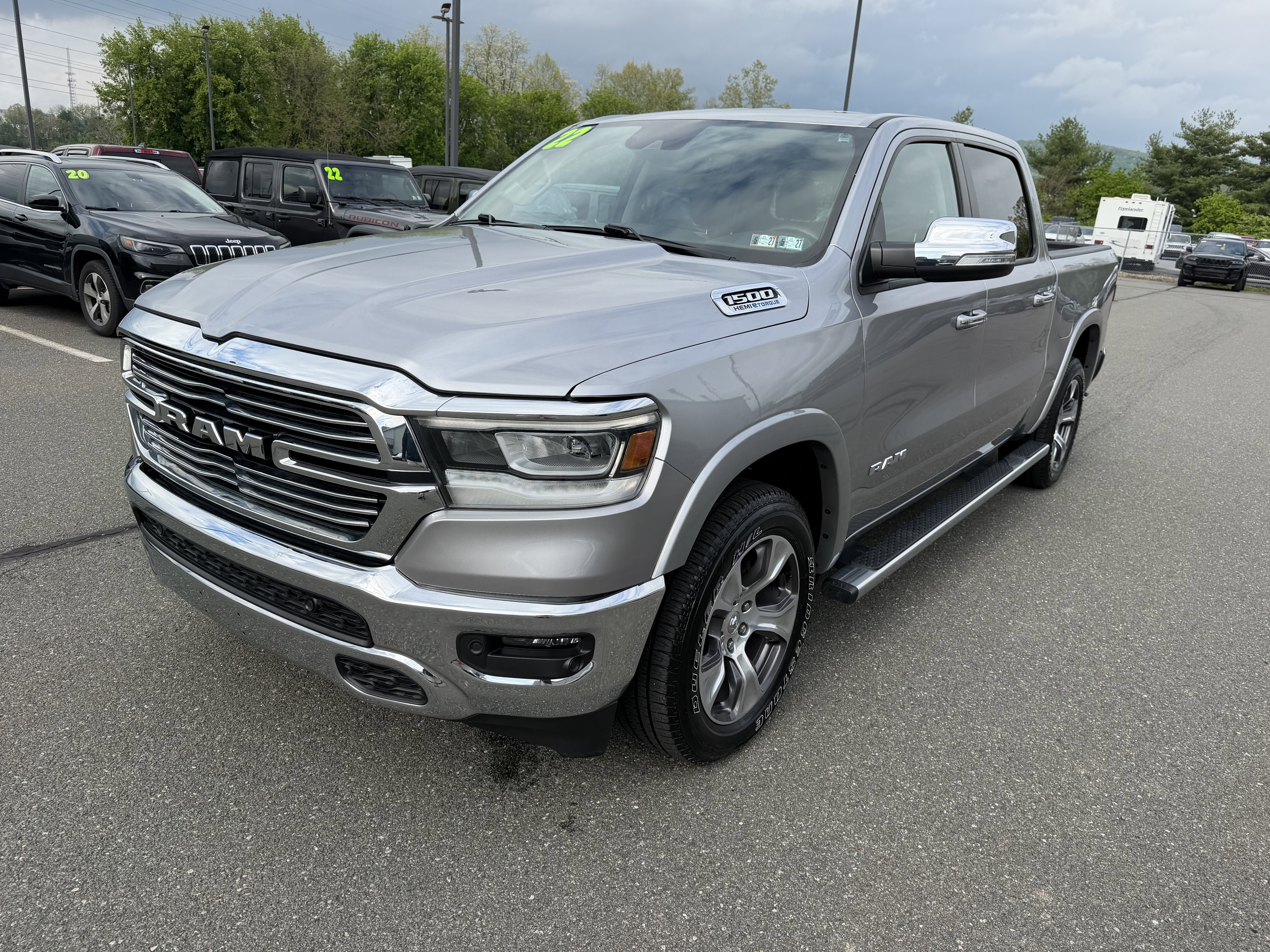 2022 RAM 1500 Laramie Crew Cab 4x4 5'7' Box