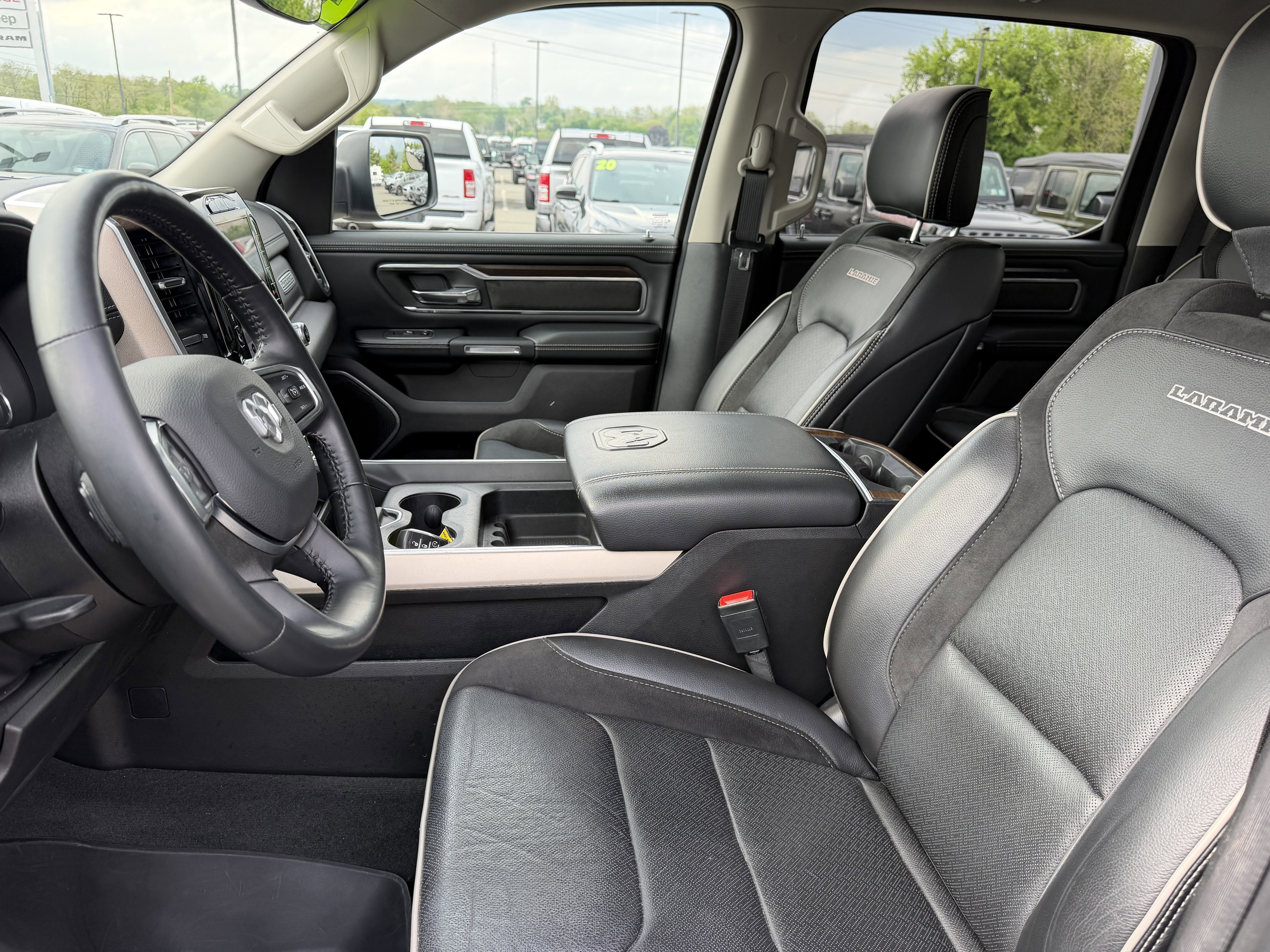 2022 RAM 1500 Laramie Crew Cab 4x4 5'7' Box