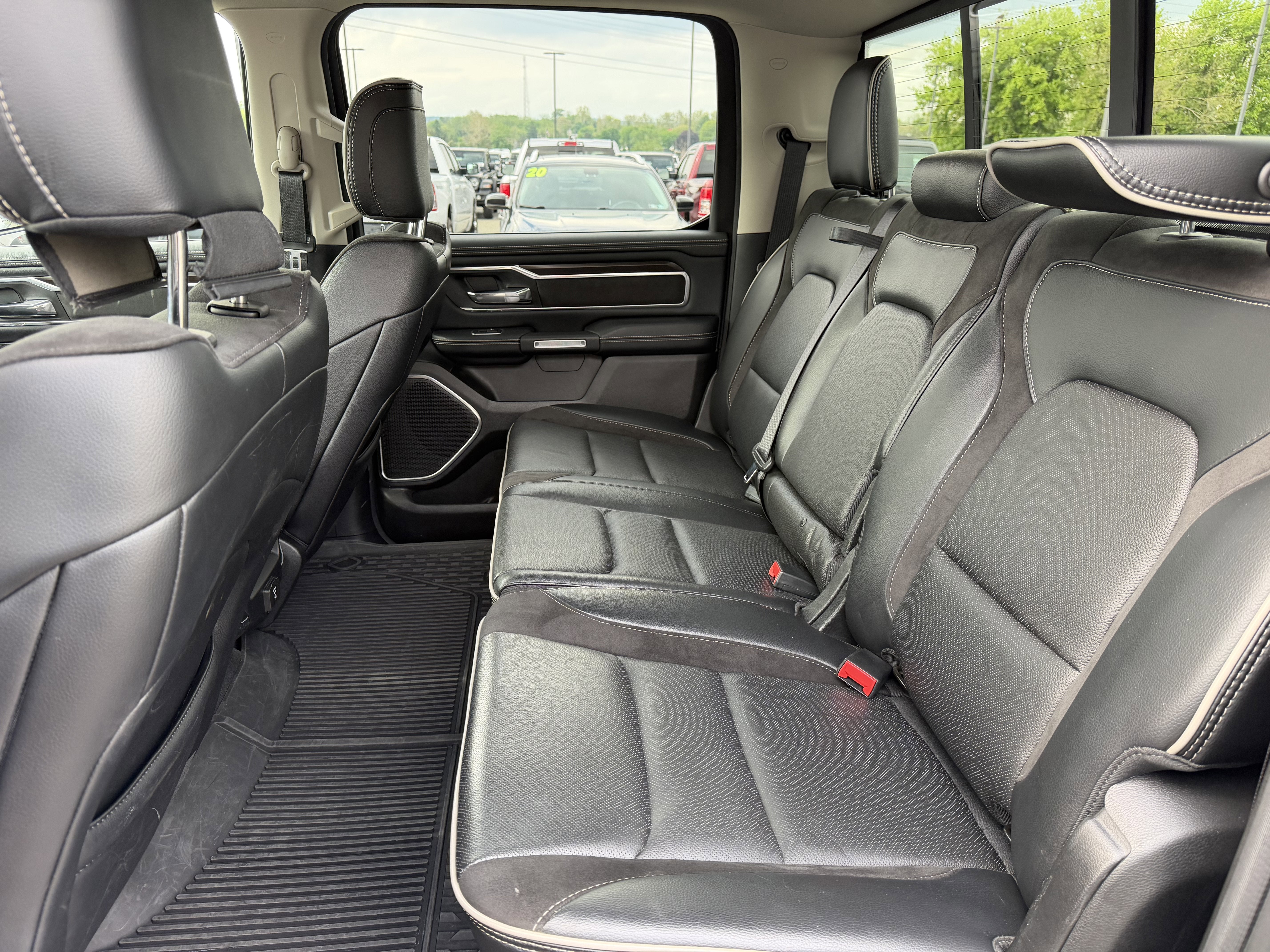 2022 RAM 1500 Laramie Crew Cab 4x4 5'7' Box