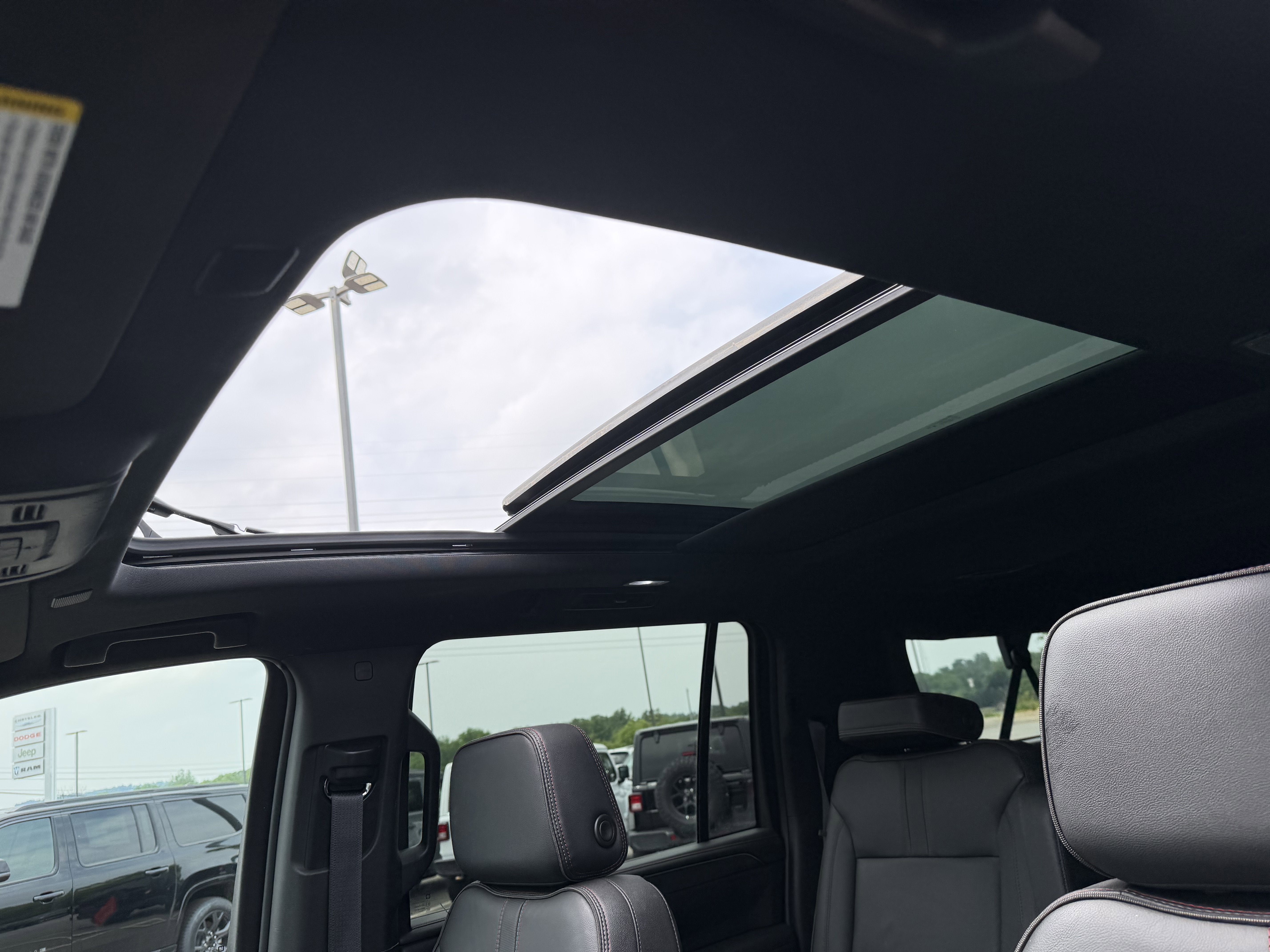 2023 Chevrolet Suburban 4WD RST
