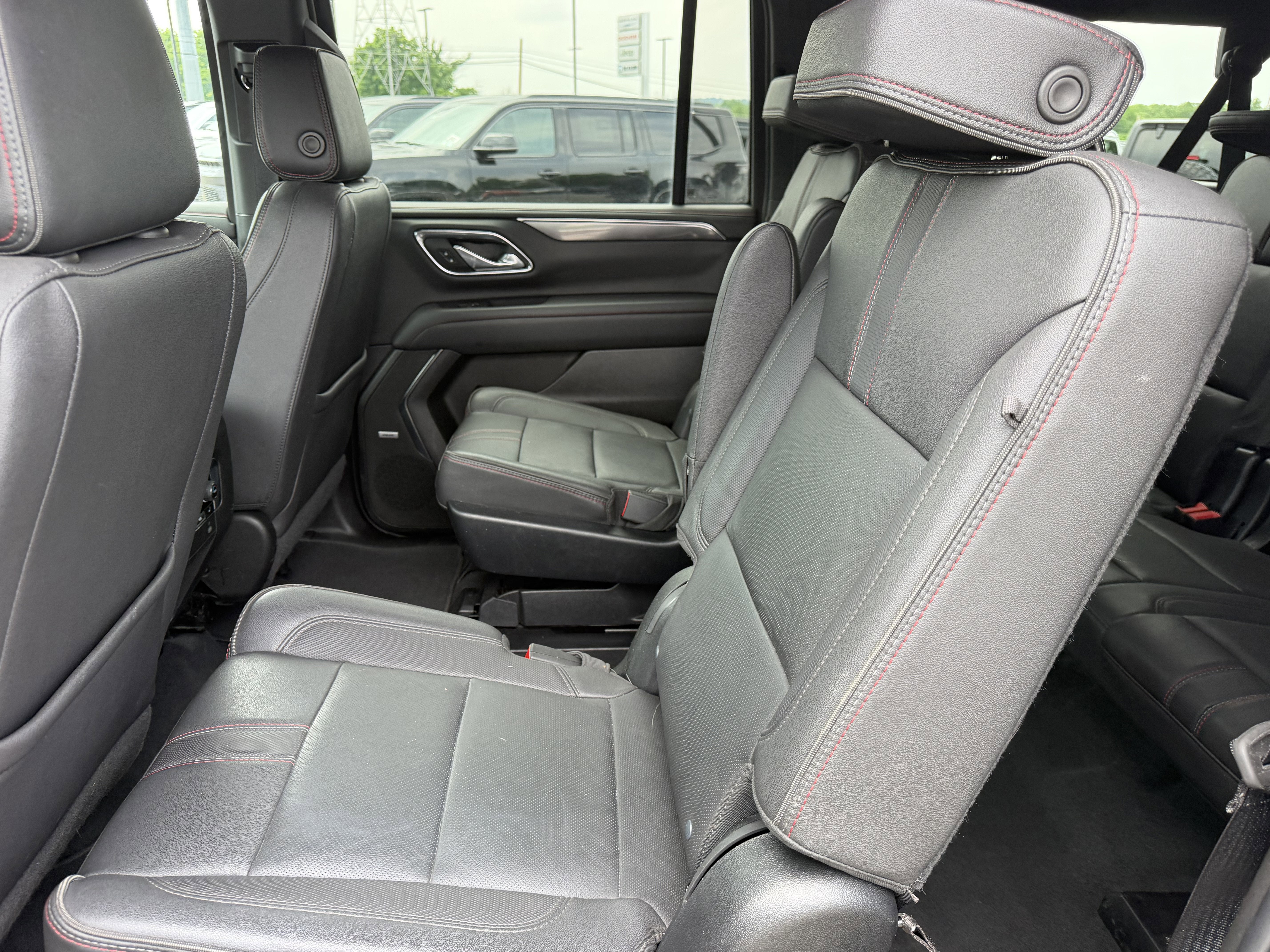2023 Chevrolet Suburban 4WD RST