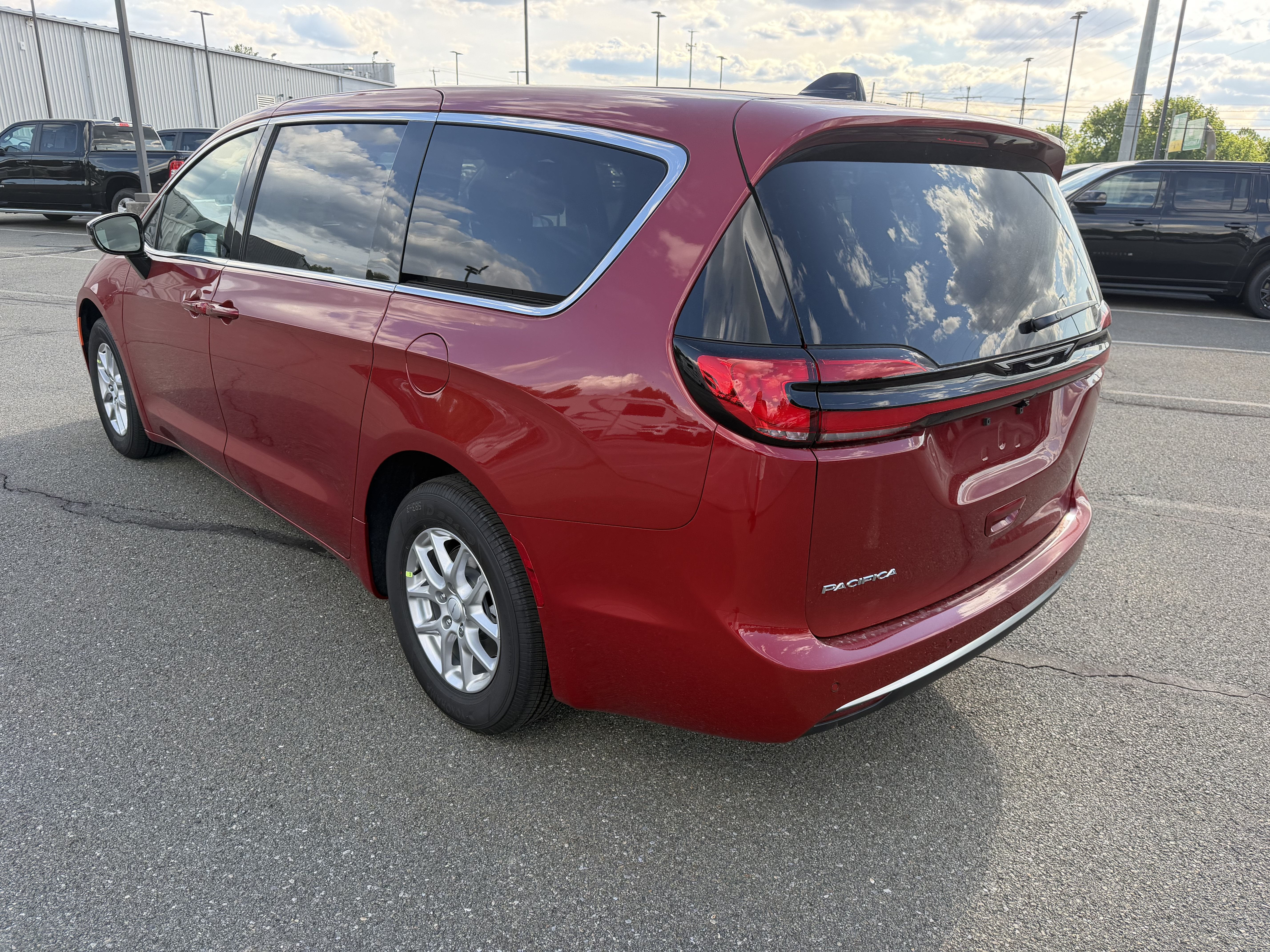 2027 Chrysler Pacifica PACIFICA SELECT