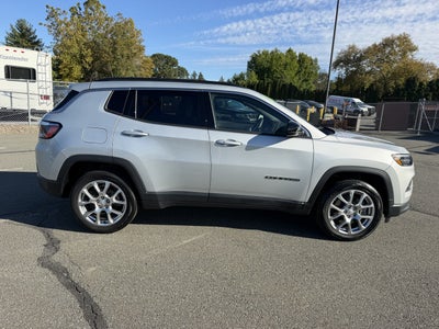 2024 Jeep Compass Latitude Lux FWD