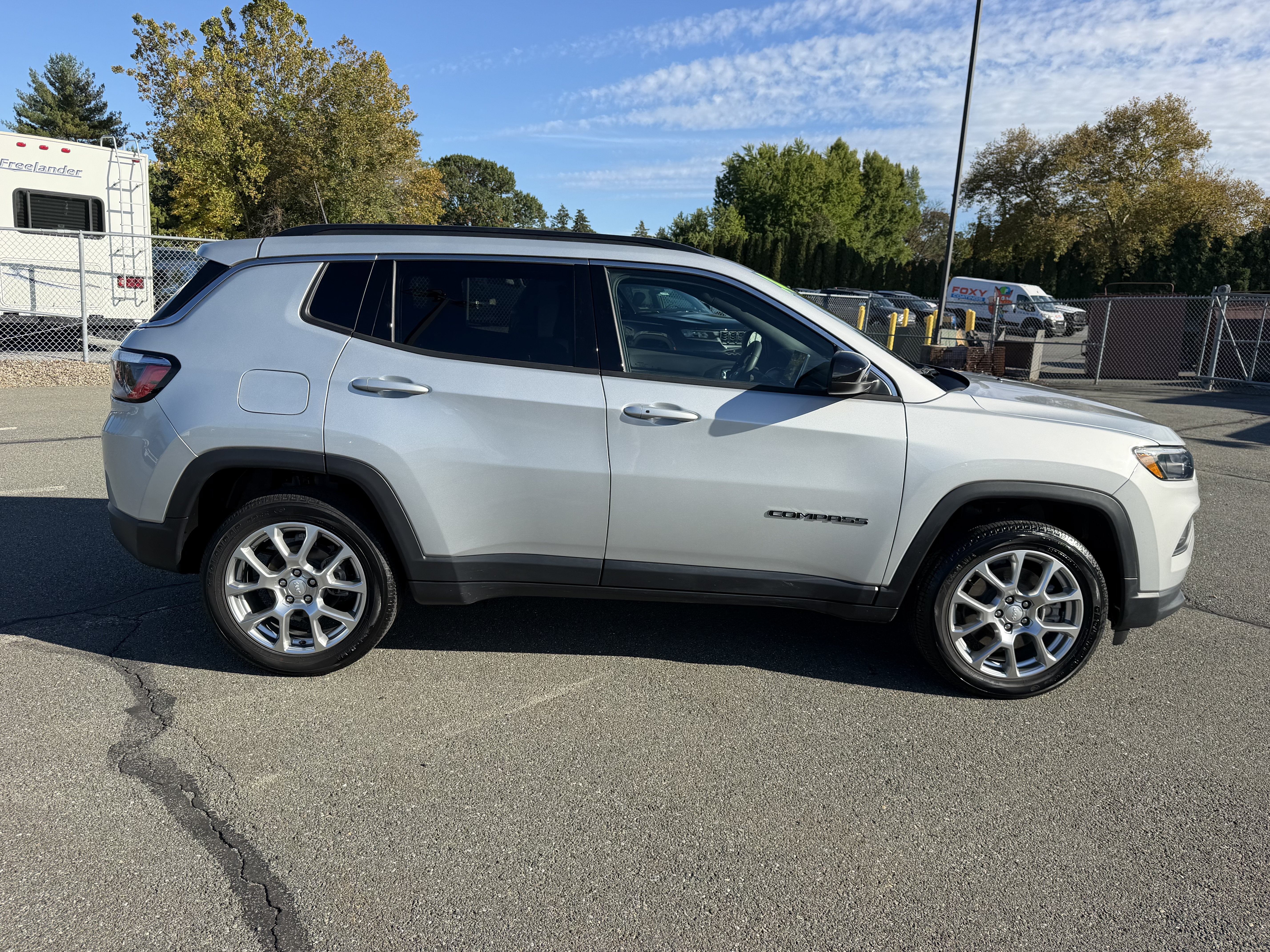 2024 Jeep Compass Latitude Lux FWD