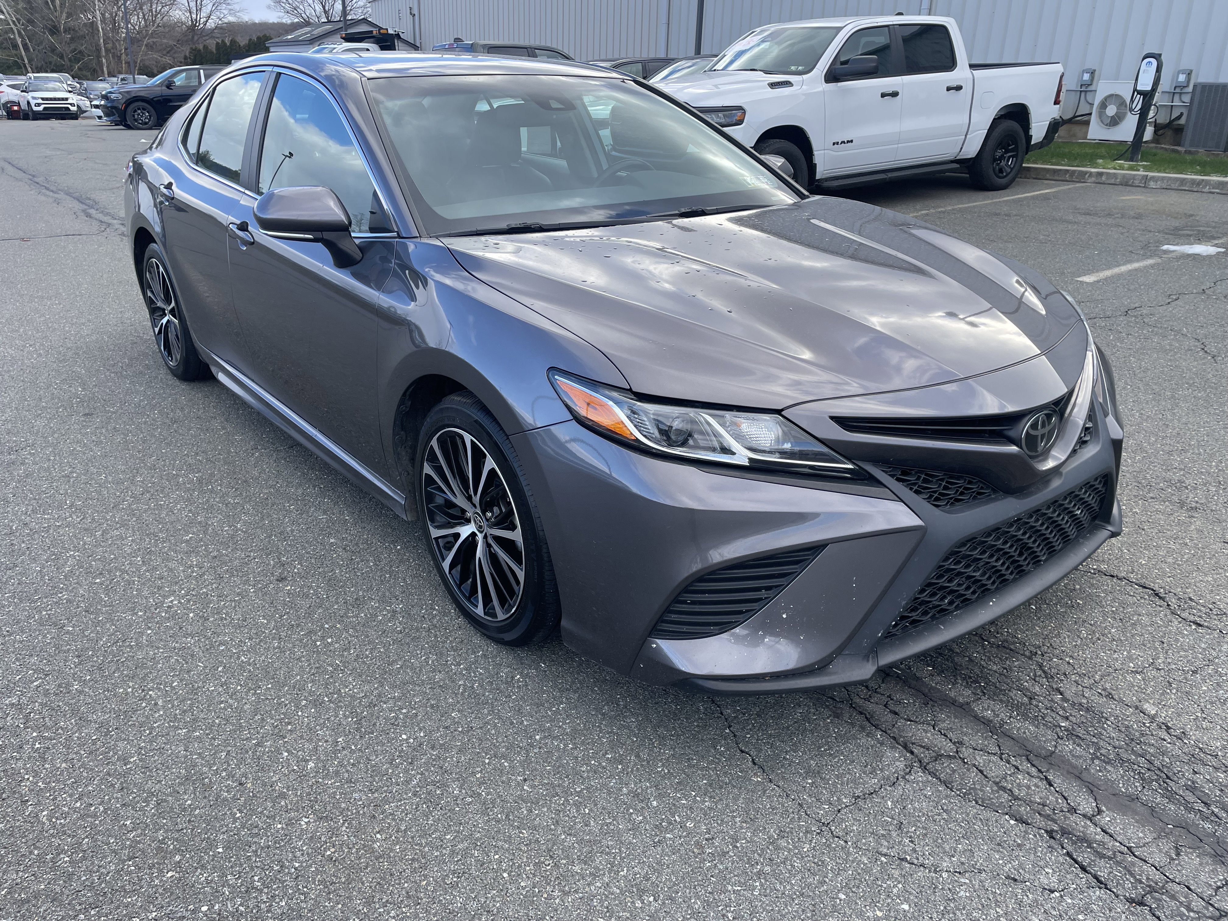 2020 Toyota Camry SE AWD
