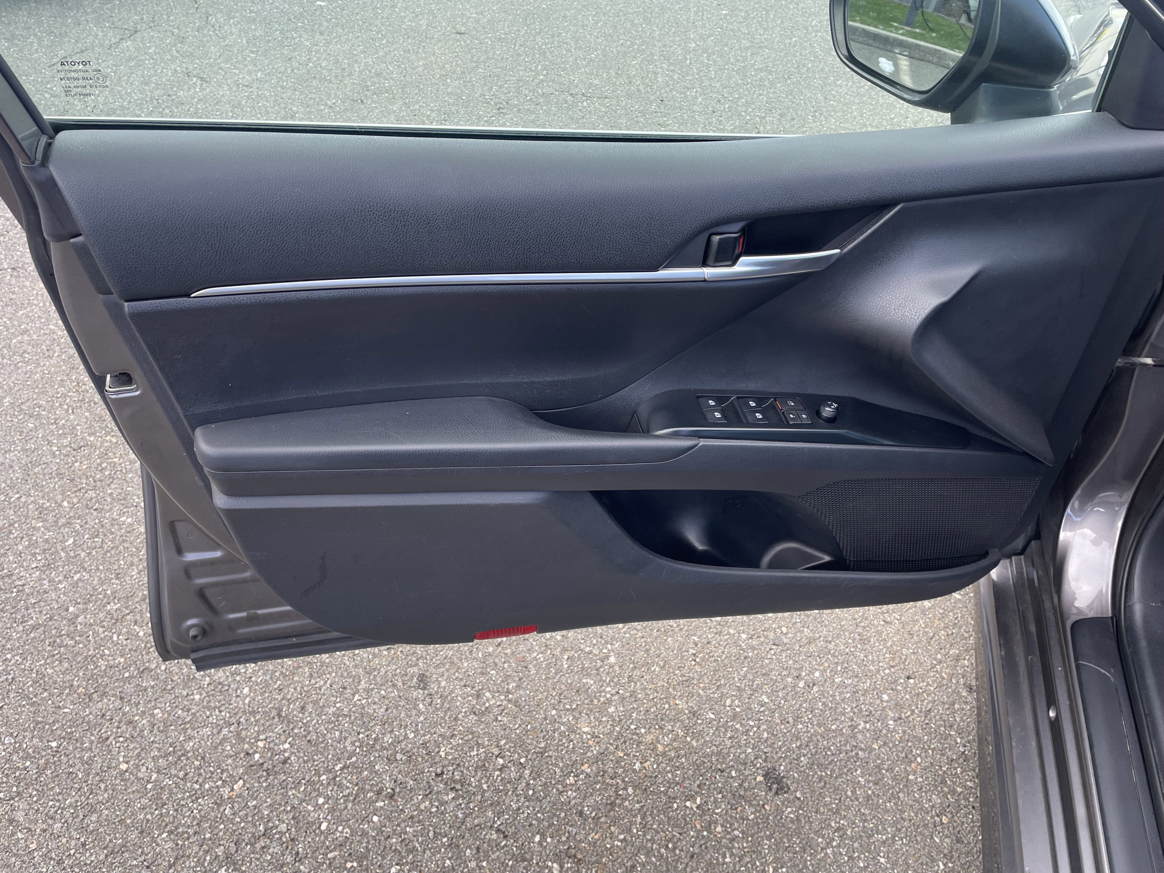 2020 Toyota Camry SE AWD