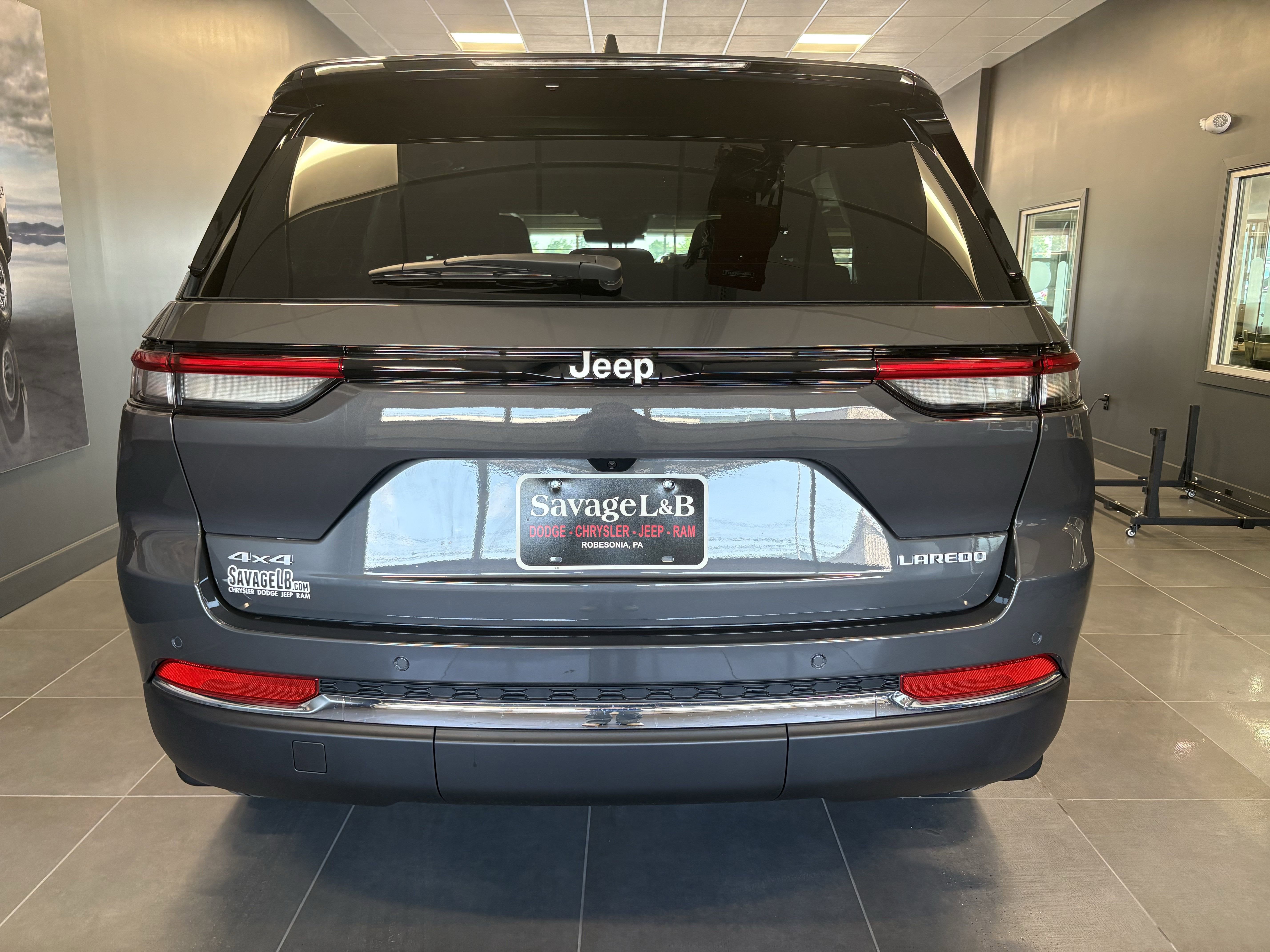 2025 Jeep Grand Cherokee GRAND CHEROKEE LAREDO X 4X4