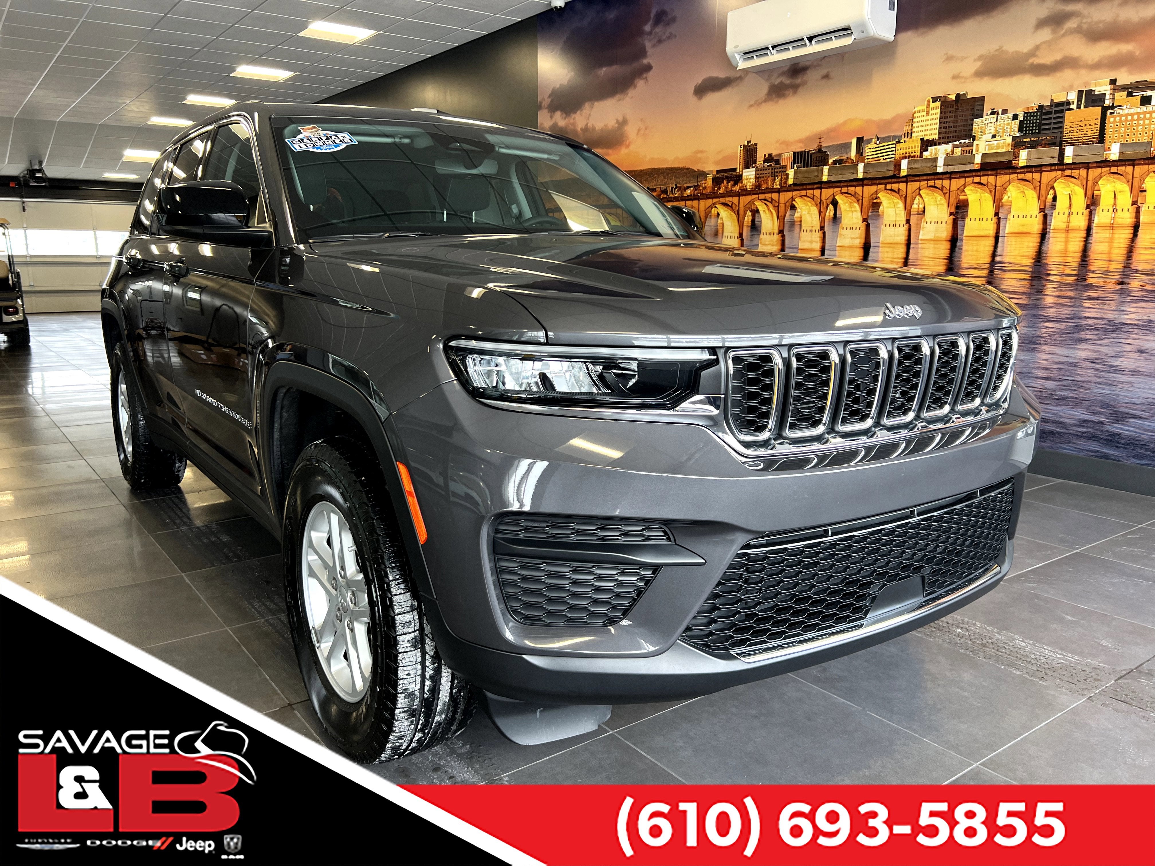 2023 Jeep Grand Cherokee Laredo 4x4