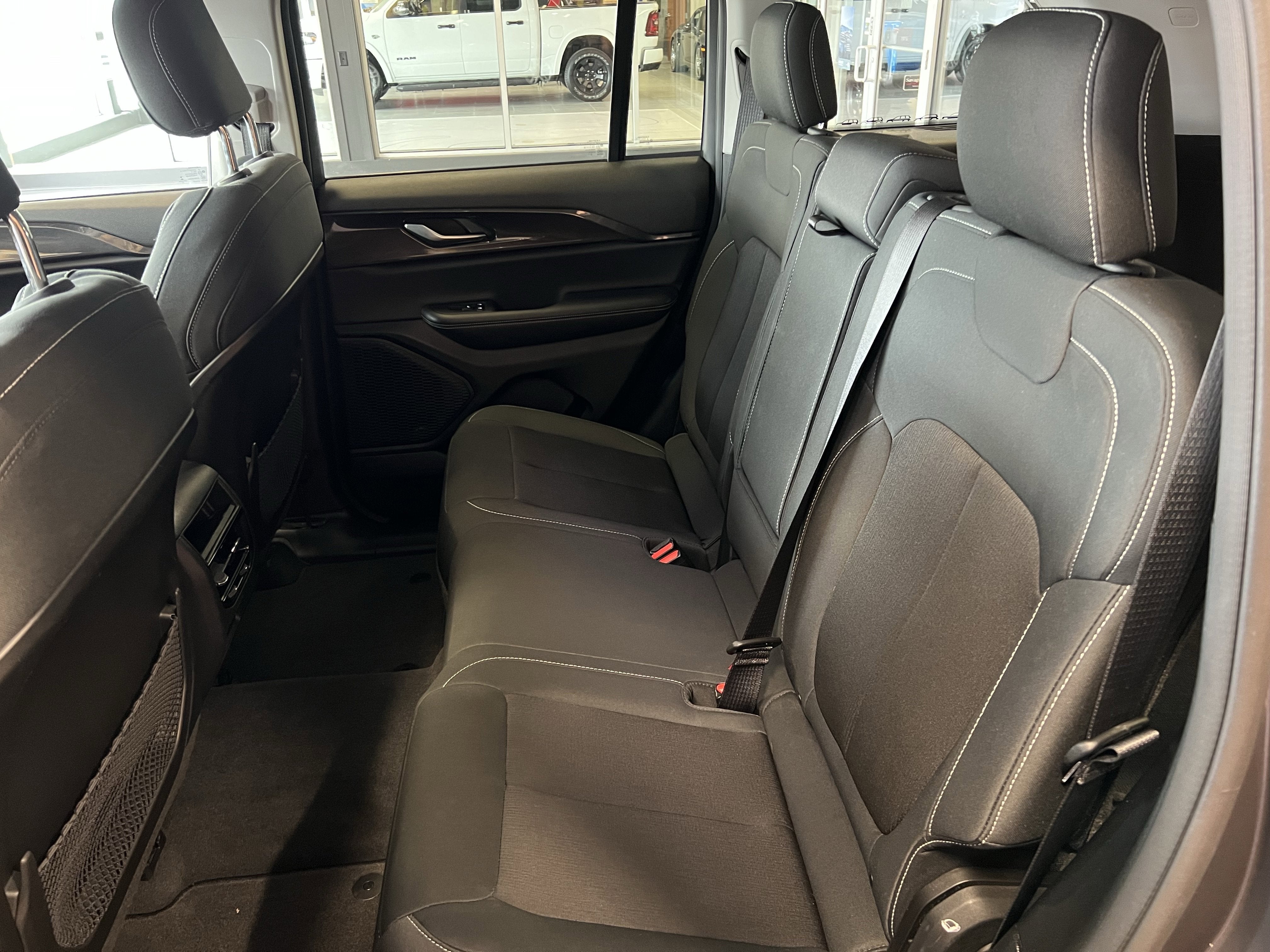 2023 Jeep Grand Cherokee Laredo 4x4