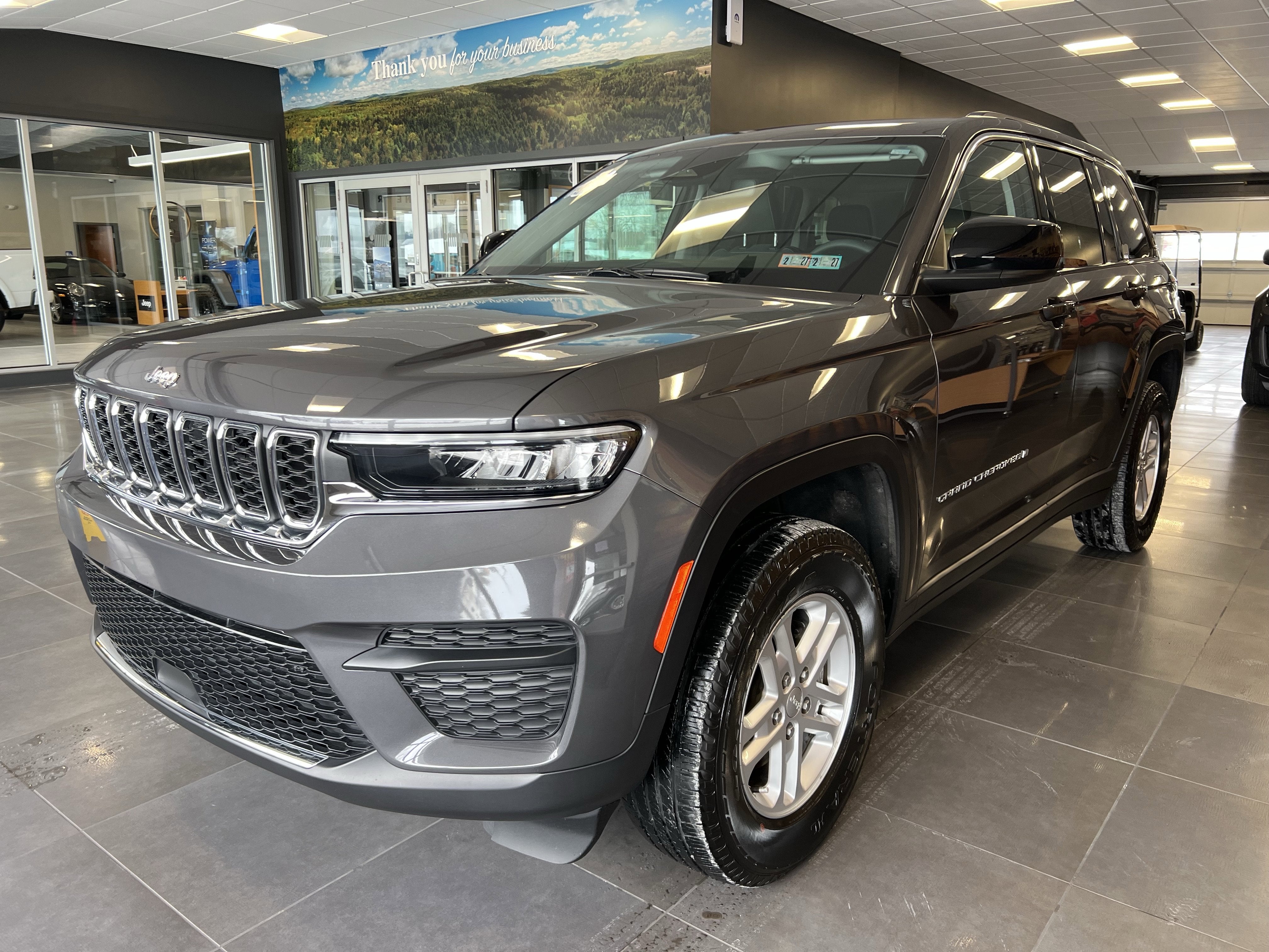 2023 Jeep Grand Cherokee Laredo 4x4