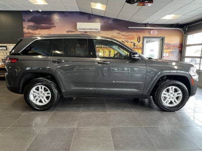 2023 Jeep Grand Cherokee Laredo 4x4