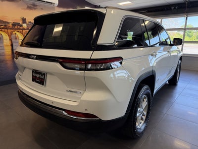 2022 Jeep Grand Cherokee Laredo 4x4