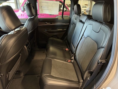 2027 Jeep Grand Cherokee GRAND CHEROKEE LAREDO ALTITUDE 4X4