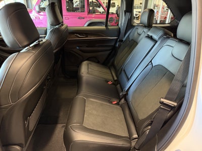 2027 Jeep Grand Cherokee GRAND CHEROKEE LAREDO ALTITUDE 4X4