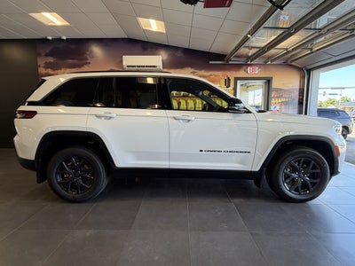 2027 Jeep Grand Cherokee GRAND CHEROKEE LAREDO ALTITUDE 4X4