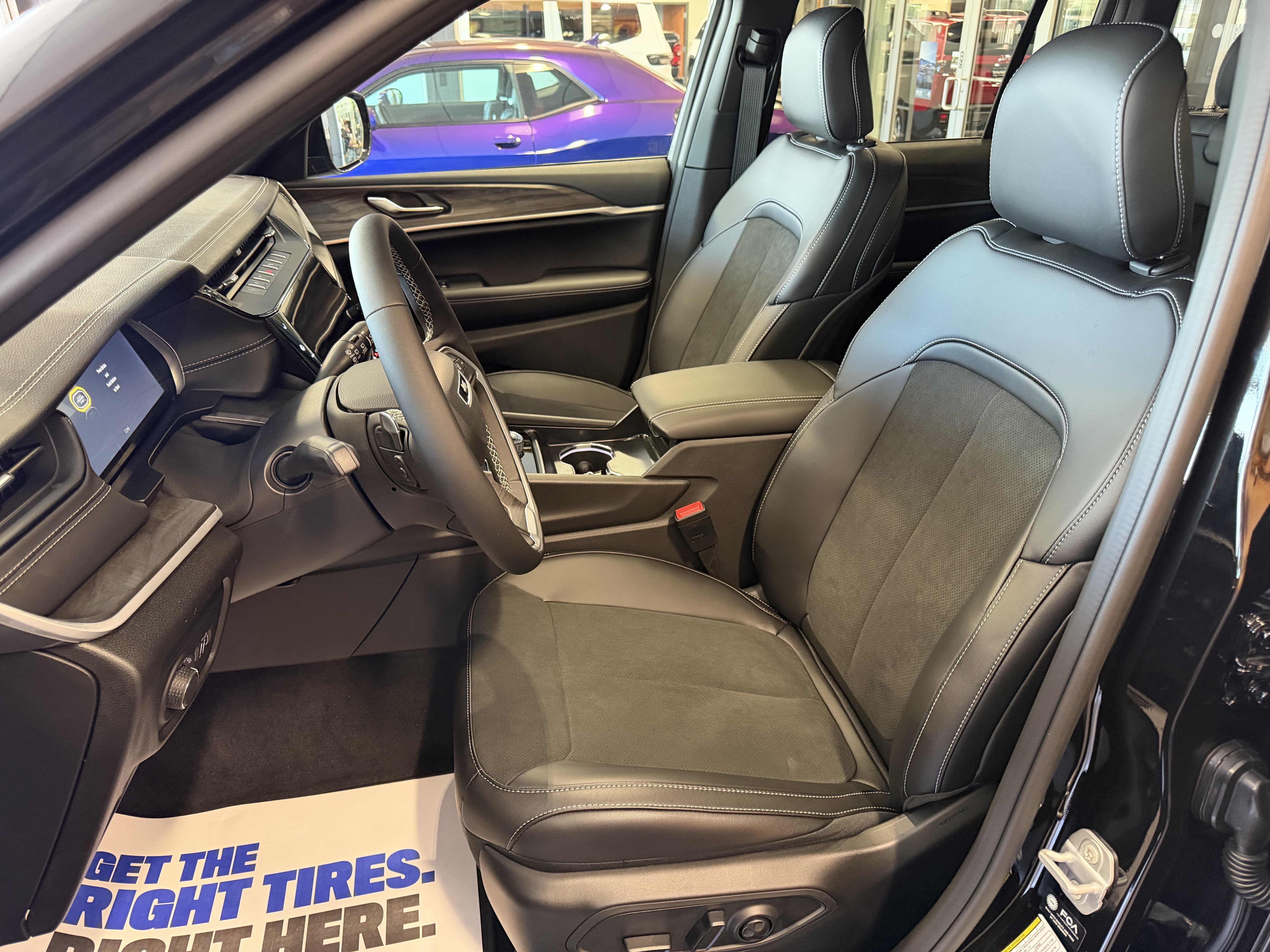 2027 Jeep Grand Cherokee GRAND CHEROKEE LAREDO ALTITUDE 4X4