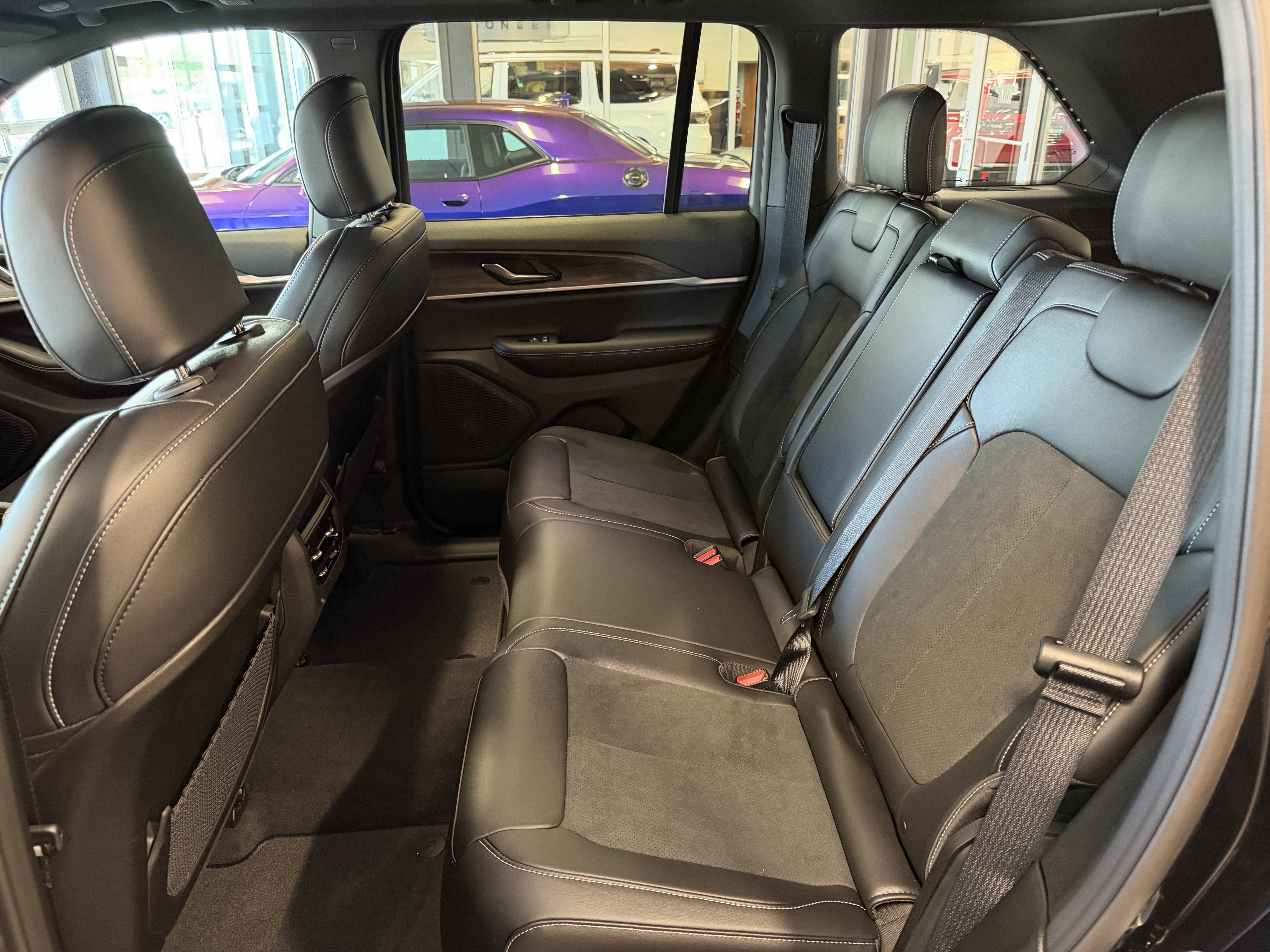 2027 Jeep Grand Cherokee GRAND CHEROKEE LAREDO ALTITUDE 4X4