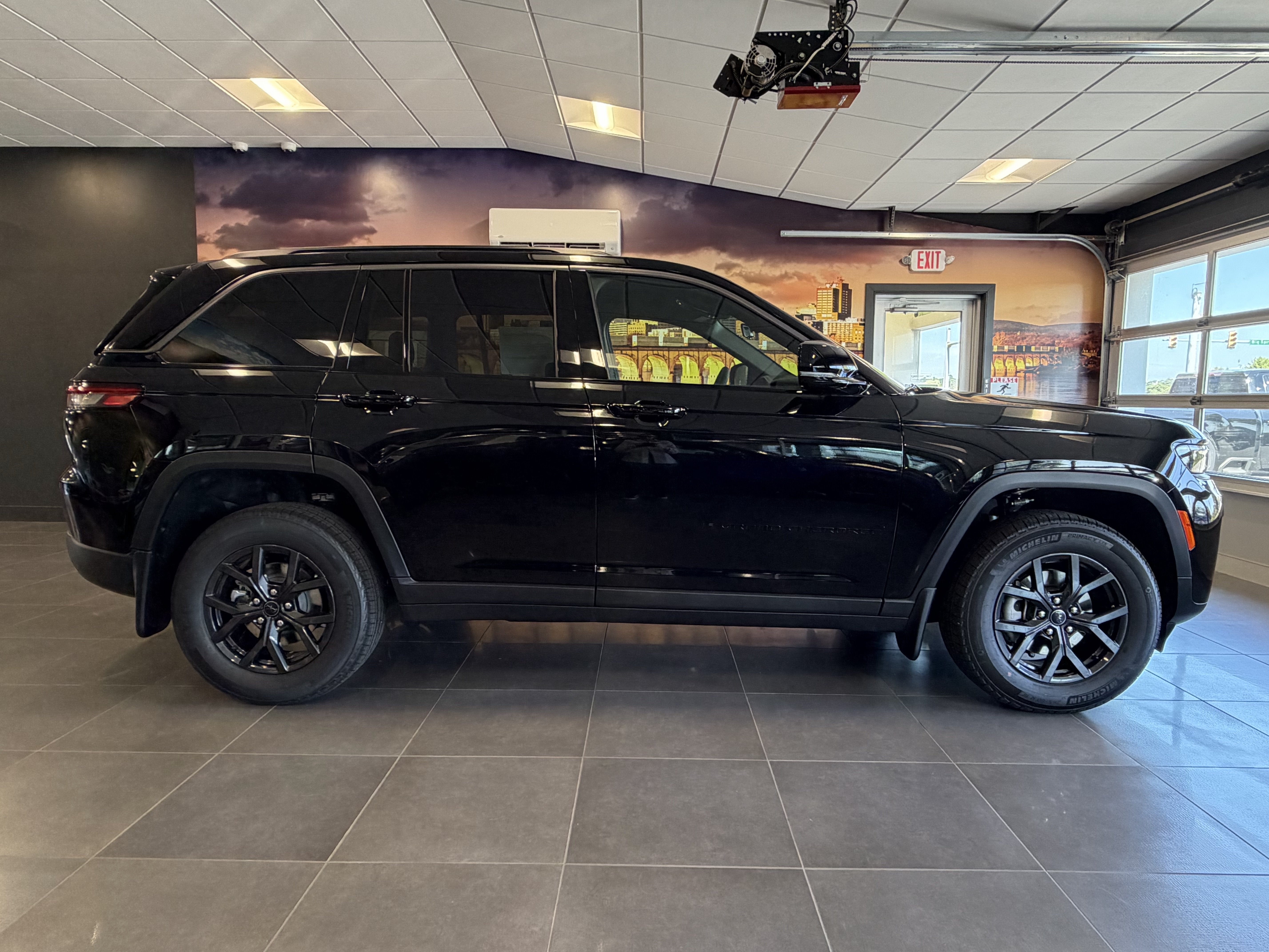 2027 Jeep Grand Cherokee GRAND CHEROKEE LAREDO ALTITUDE 4X4