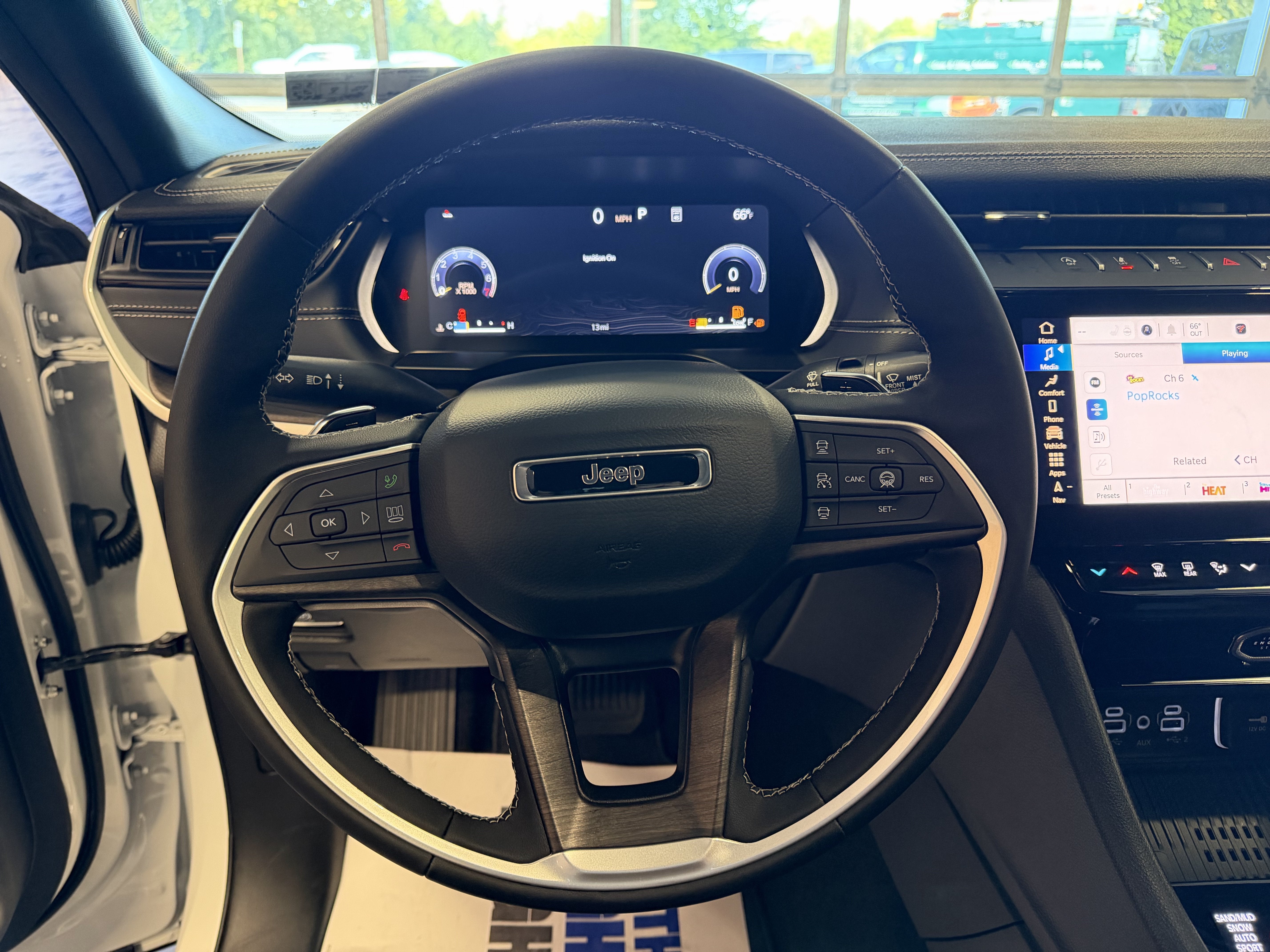 2027 Jeep Grand Cherokee GRAND CHEROKEE LAREDO ALTITUDE 4X4